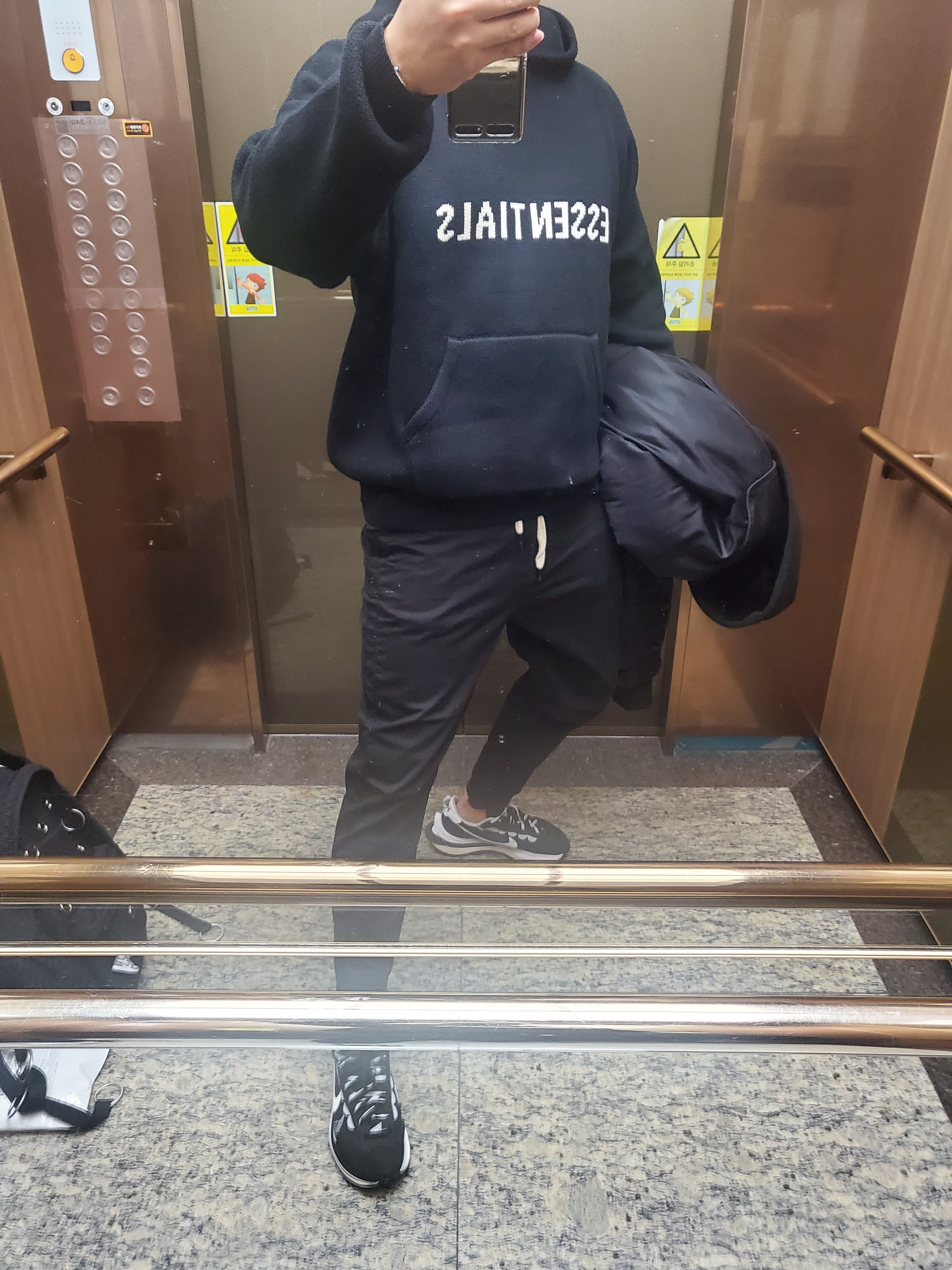 Nike x Sacai VaporWaffle Black White, Essentials Knit Hoodie Black - 20FW 착용 스타일 - 1