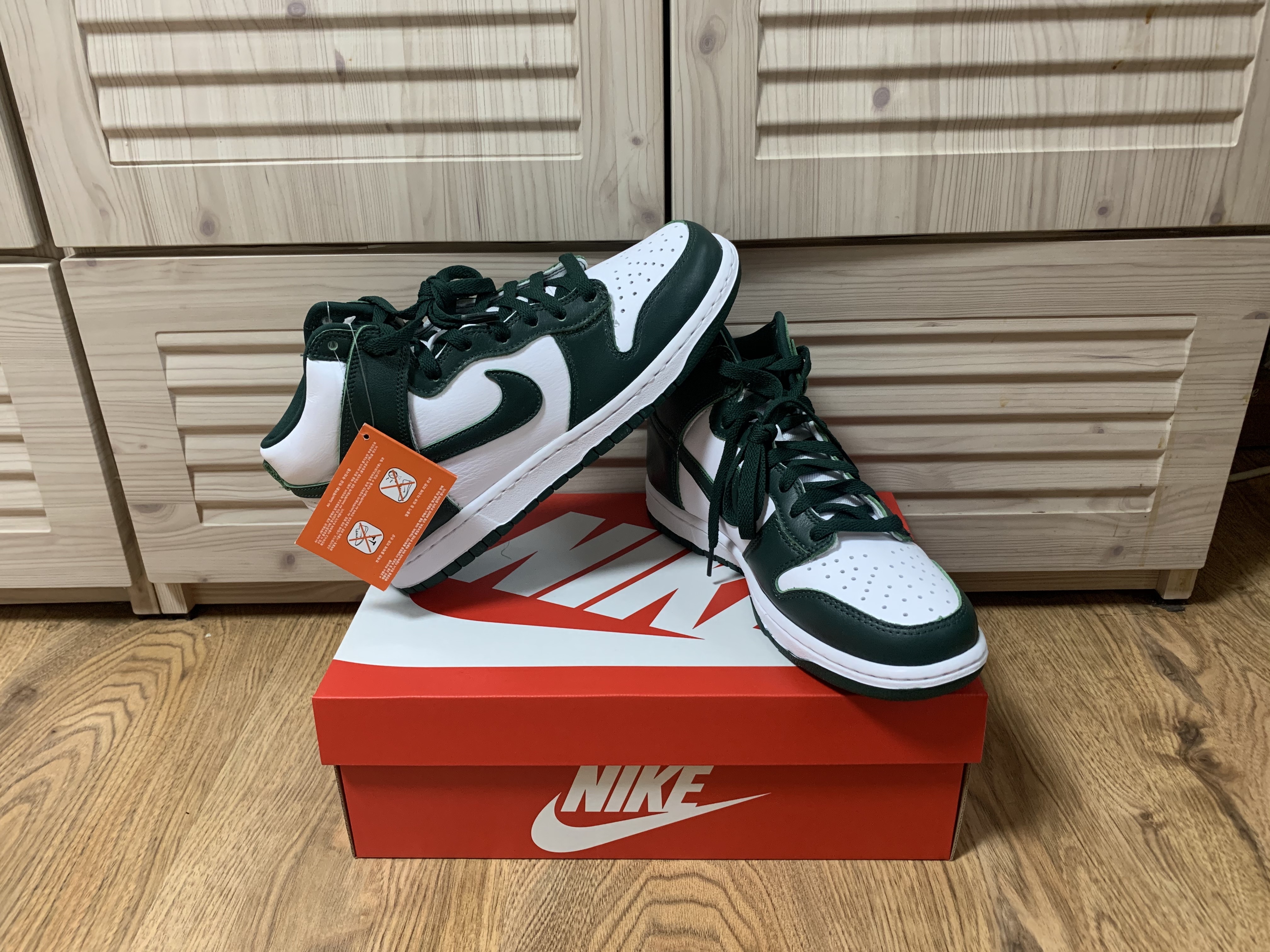 Nike Dunk High SP Spartan Green 착용 스타일