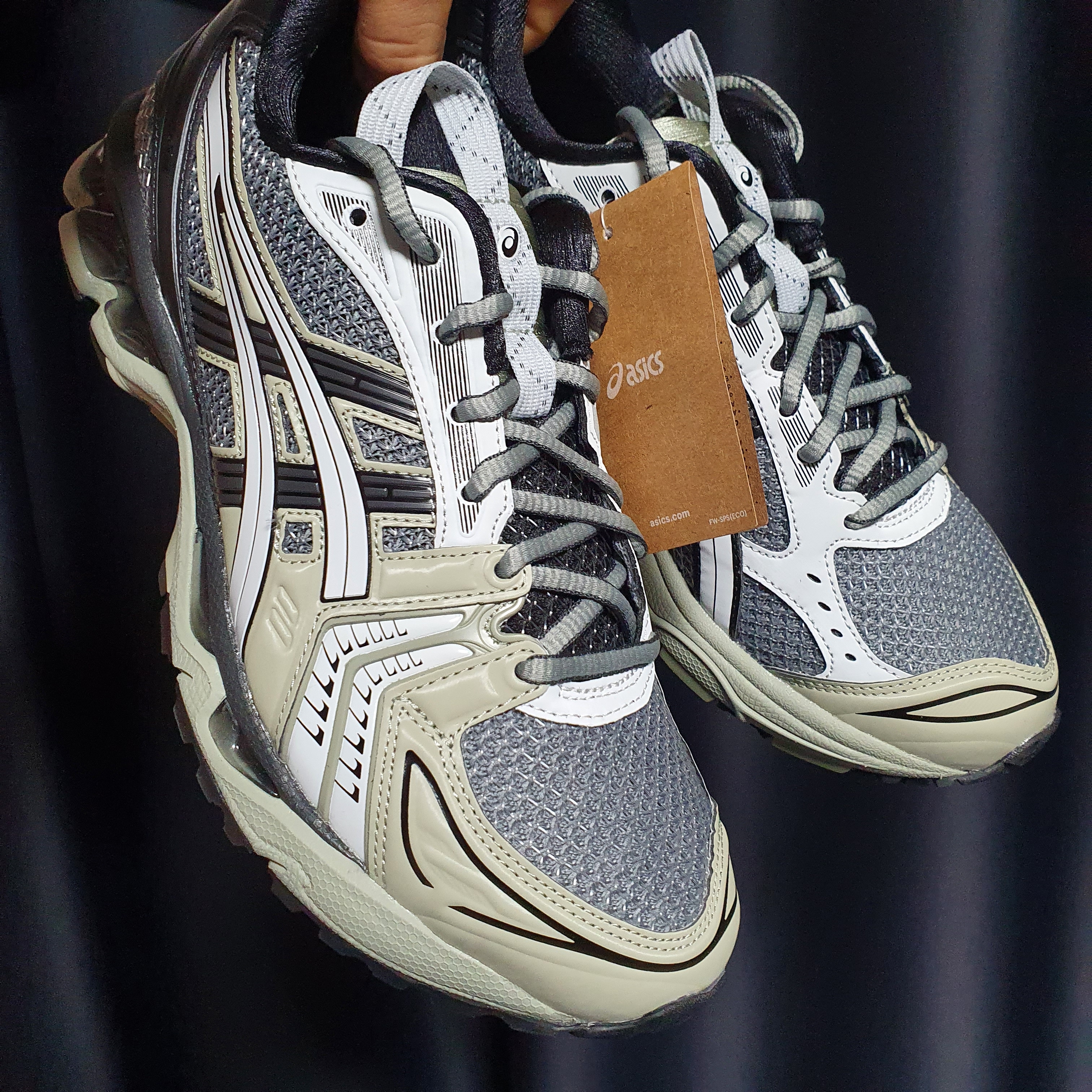 Asics UB1-S Gel-Kayano 14 Piedmont Grey 착용 스타일 - 1