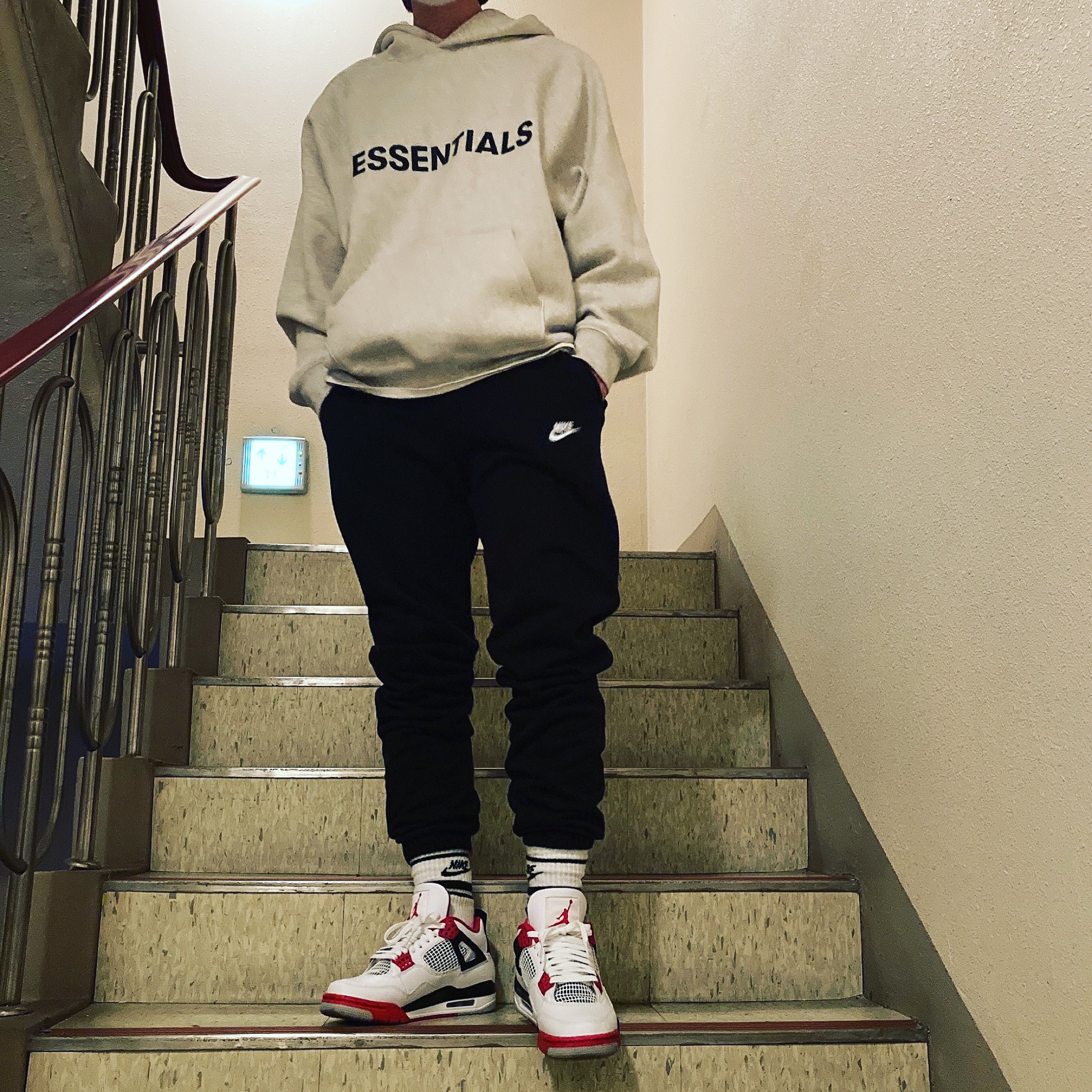 Essentials 3D Silicon Applique Pullover Hoodie Oatmeal/Oatmeal Heather/Light Heather Oatmeal 2020, Jordan 4 Retro OG Fire Red 2020 착용 스타일