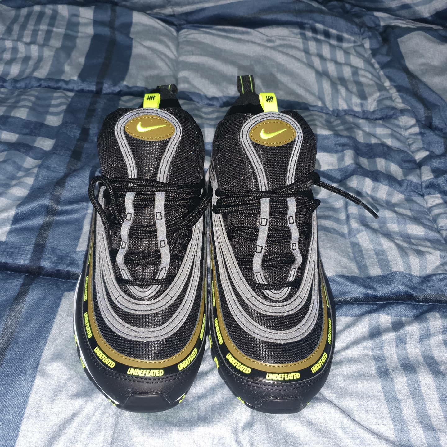 Nike x Undefeated Air Max 97 Black Volt 착용 스타일 - 4