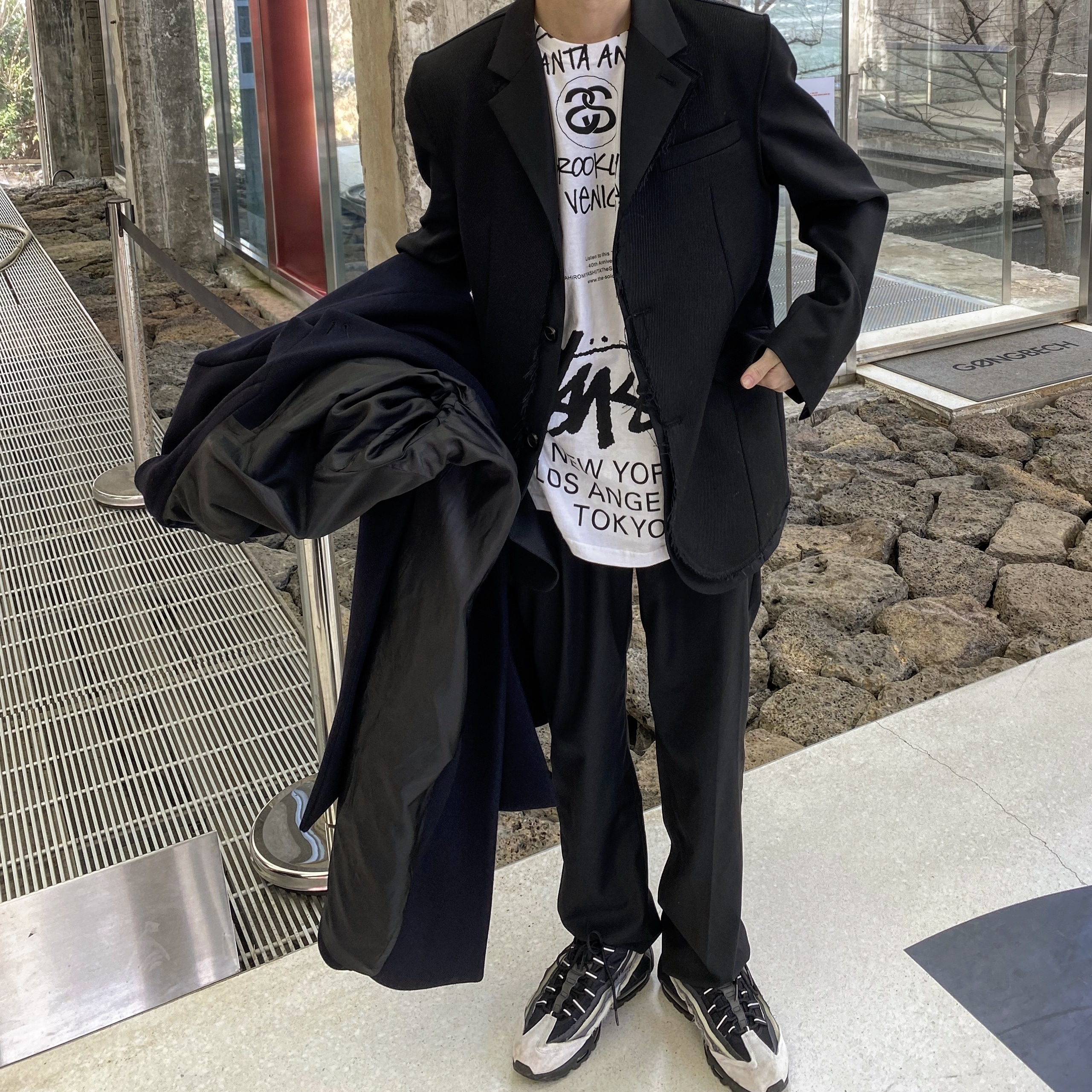 Nike x Comme des Garcons Homme Plus Air Max 95 Charcoal, Stussy x Takahiromiyashita The Soloist 40 WT T-Shirt 착용 스타일