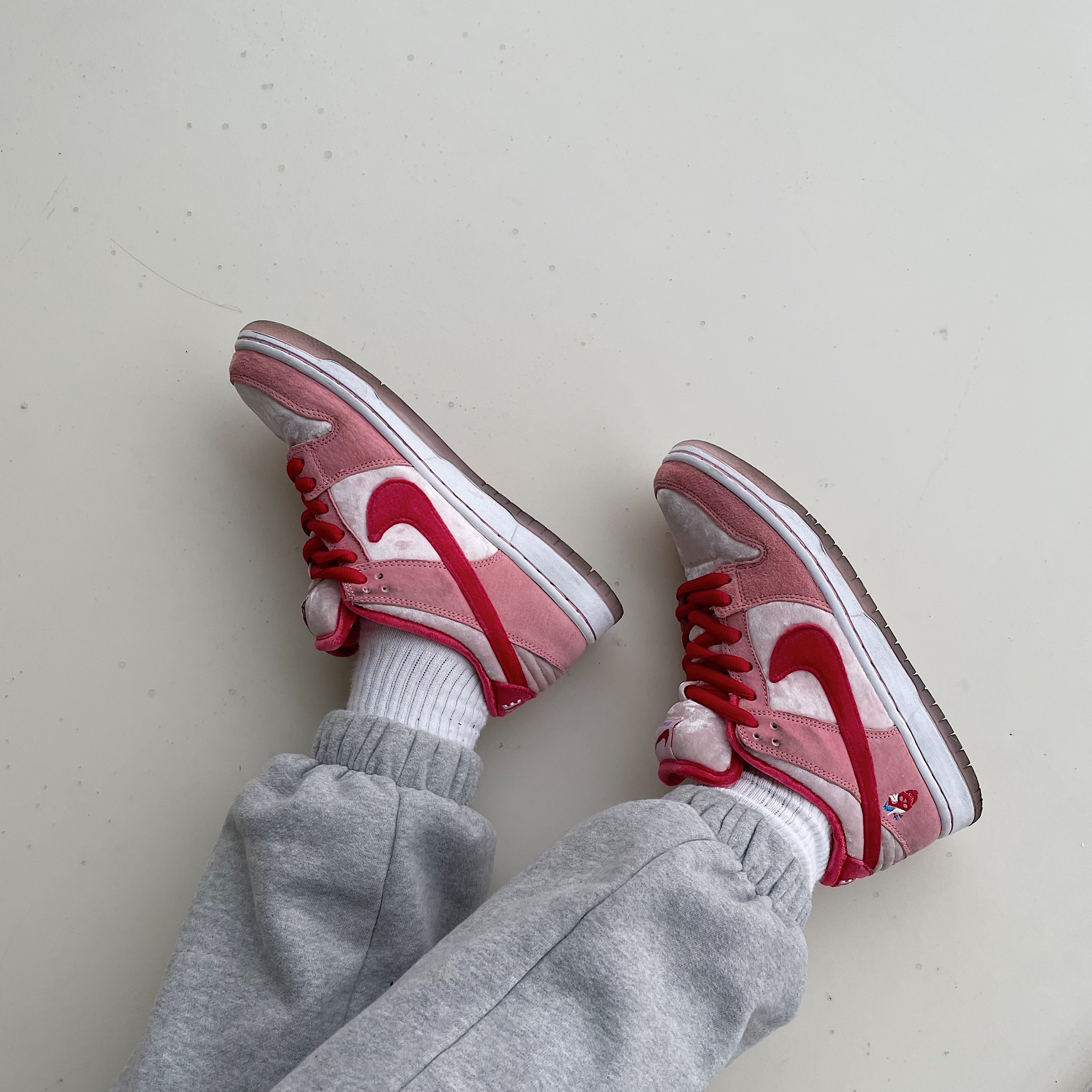 Nike x StrangeLove SB Dunk Low Pink (Regular Box) 착용 스타일 - 1