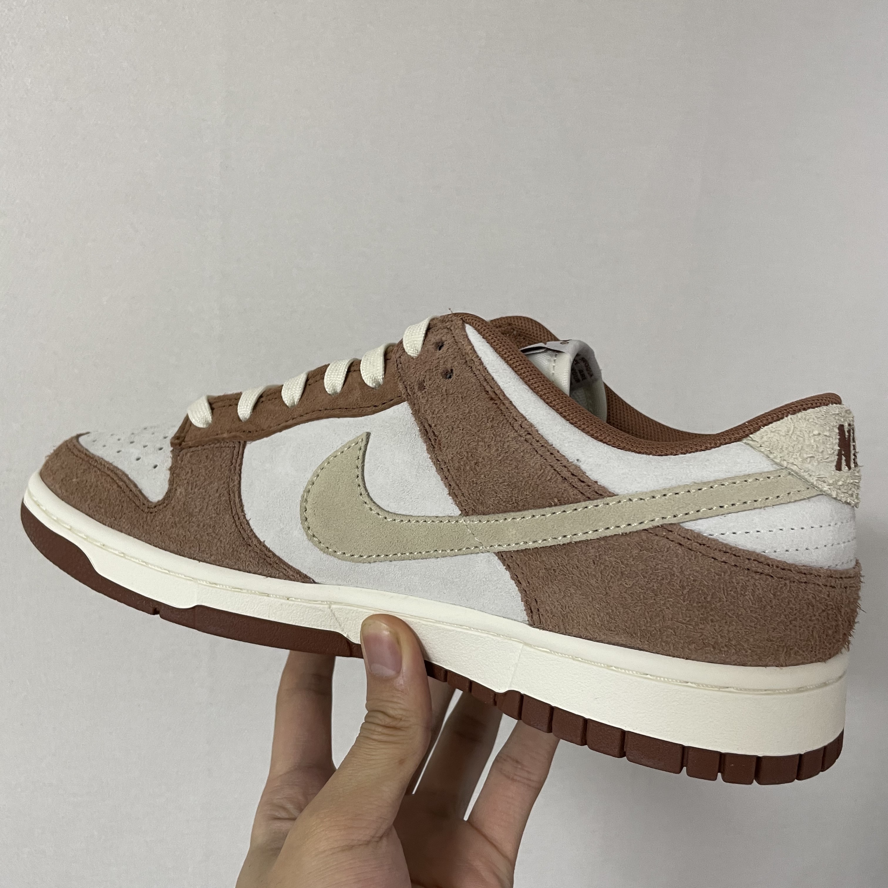 Nike Dunk Low Pro Premium Medium Curry 착용 스타일