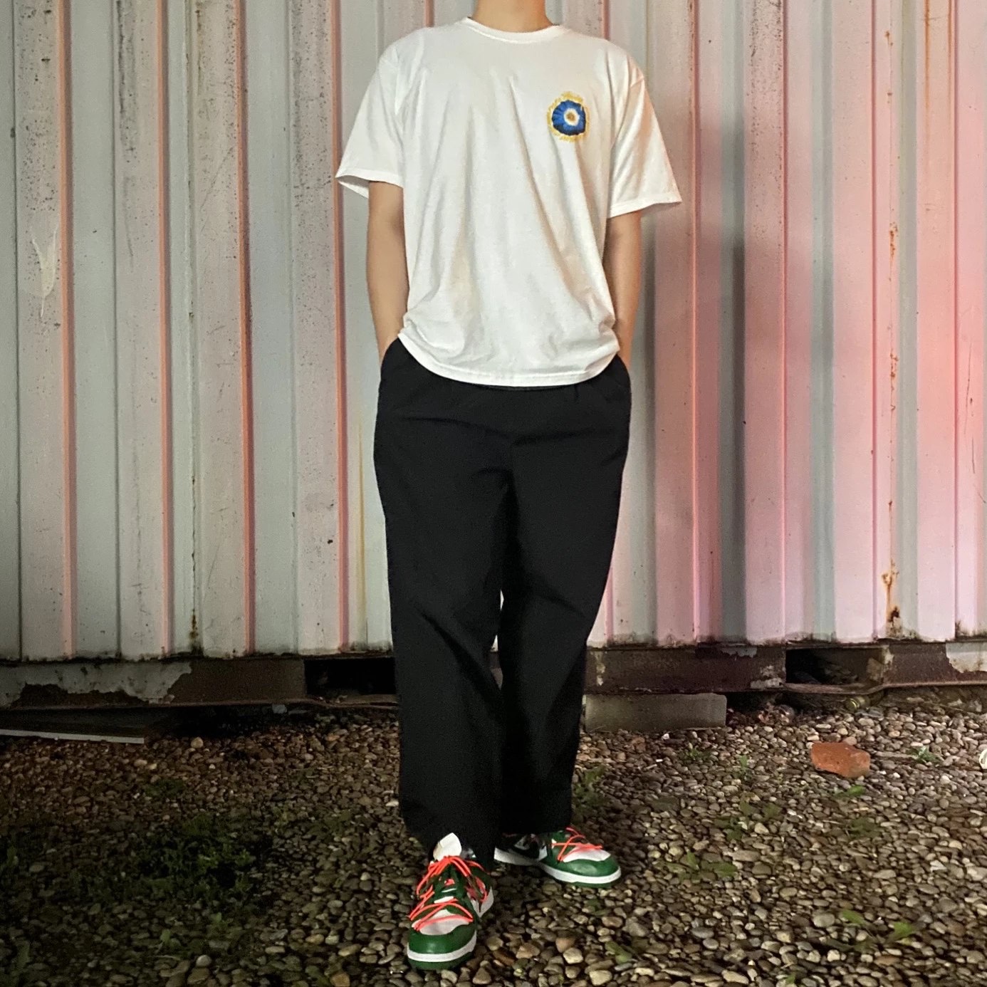 Stussy Cosmos T-Shirt White, Nike x Off-White Dunk Low Pine Green 착용 스타일 - 1