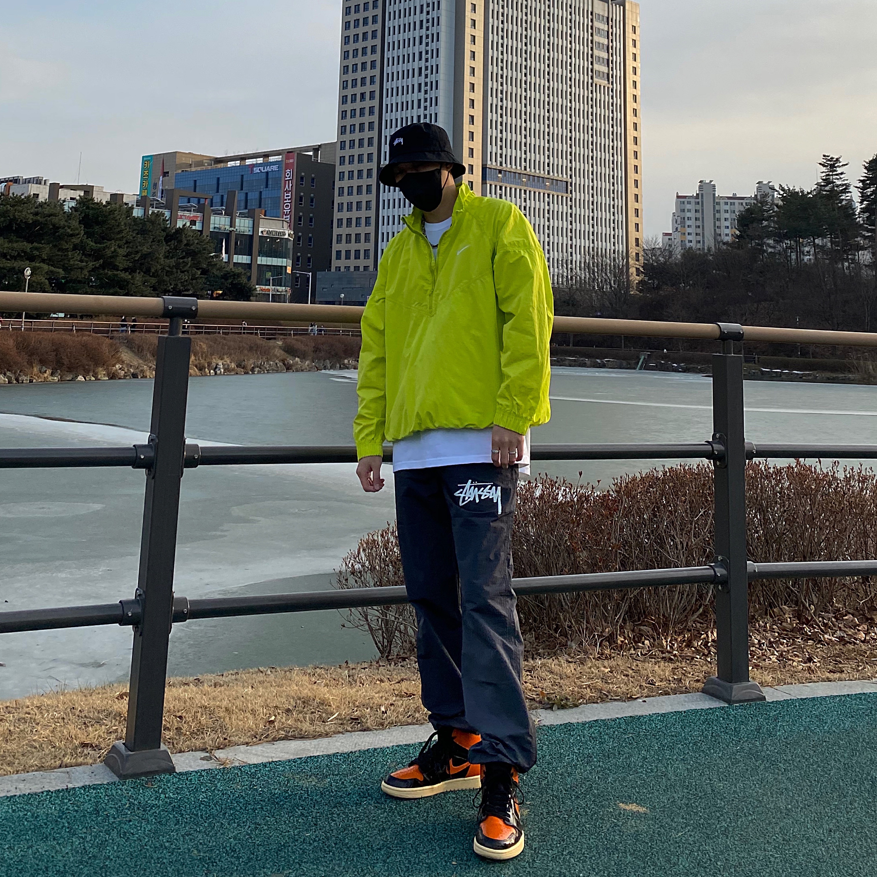 Nike x Stussy Windrunner Jacket Bright Cactus, Nike x Stussy Beach Pants Off Noir 착용 스타일 - 2