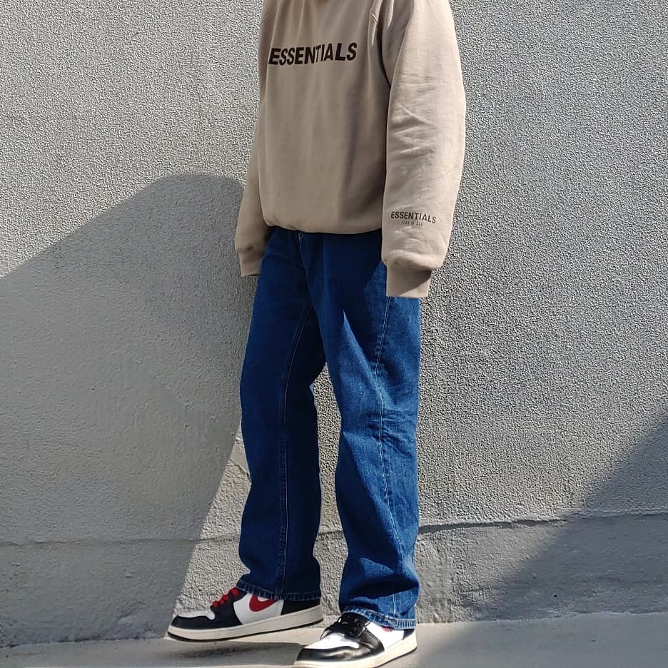 Jordan 1 Retro High OG Gym Red, Essentials 3D Silicon Applique Crewneck Moss - 20FW 착용 스타일