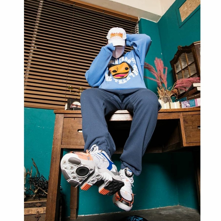 Reebok x Vetements Spike Runner 400 Fluo Yellow 착용 스타일 - 2
