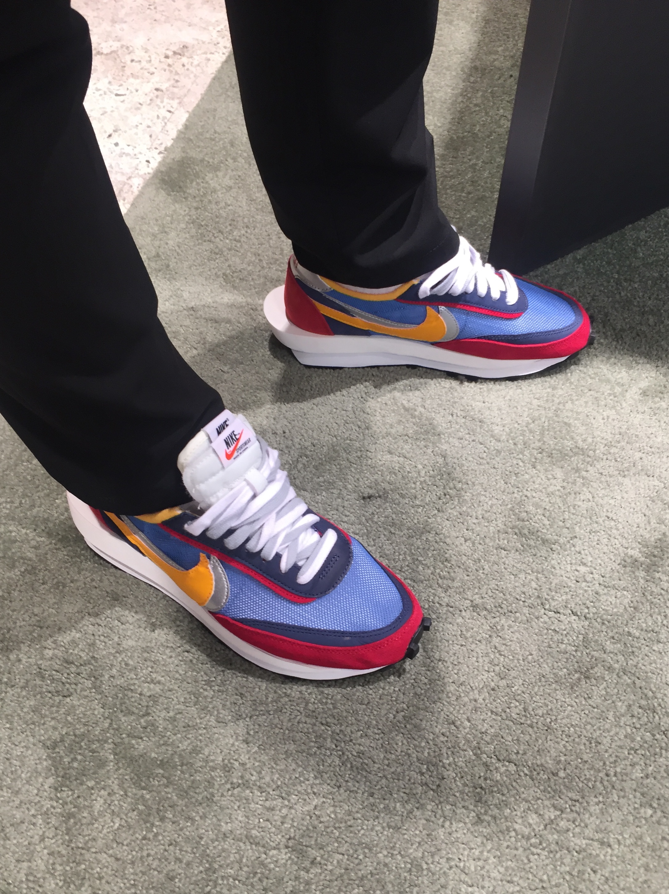 Nike x Sacai LDWaffle Blue Multi 착용 스타일 - 2