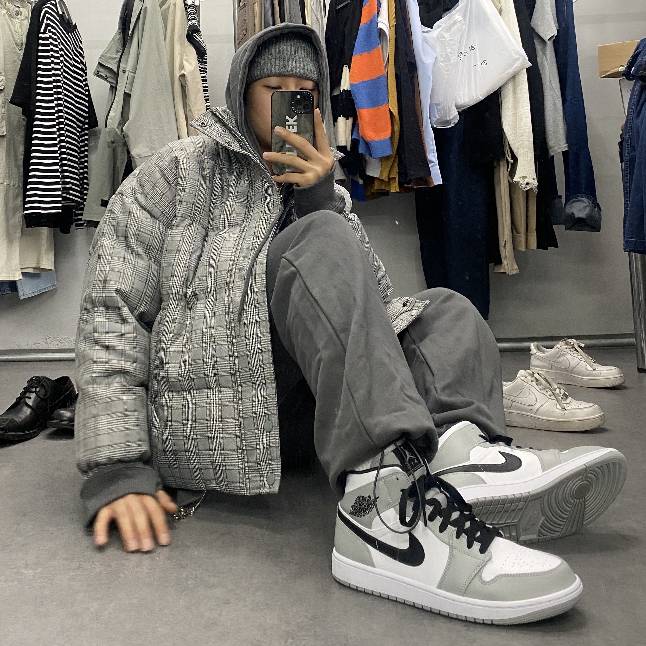 Jordan 1 Mid Light Smoke Grey 착용 스타일 - 1