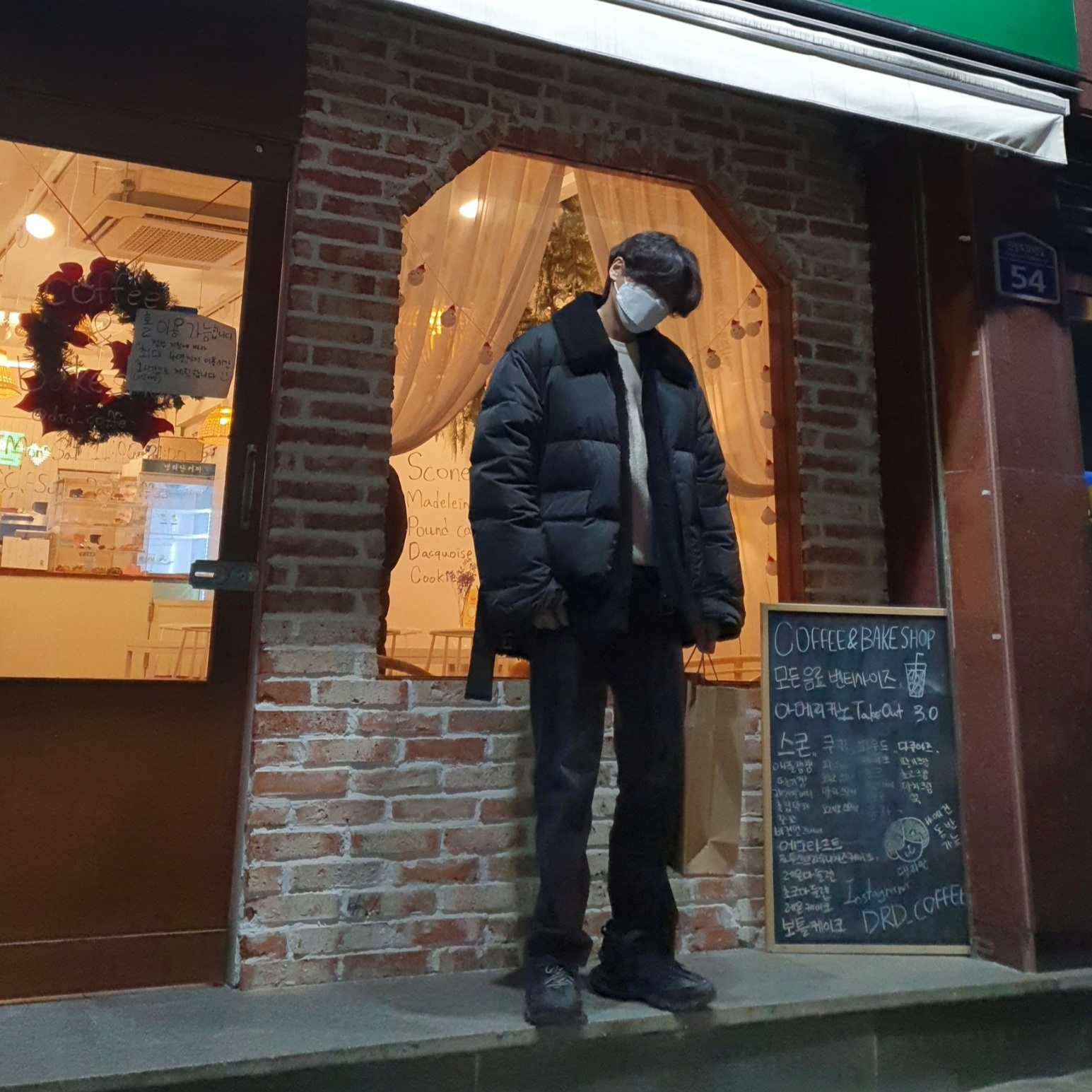 Balenciaga Track Sneakers Triple Black 착용 스타일