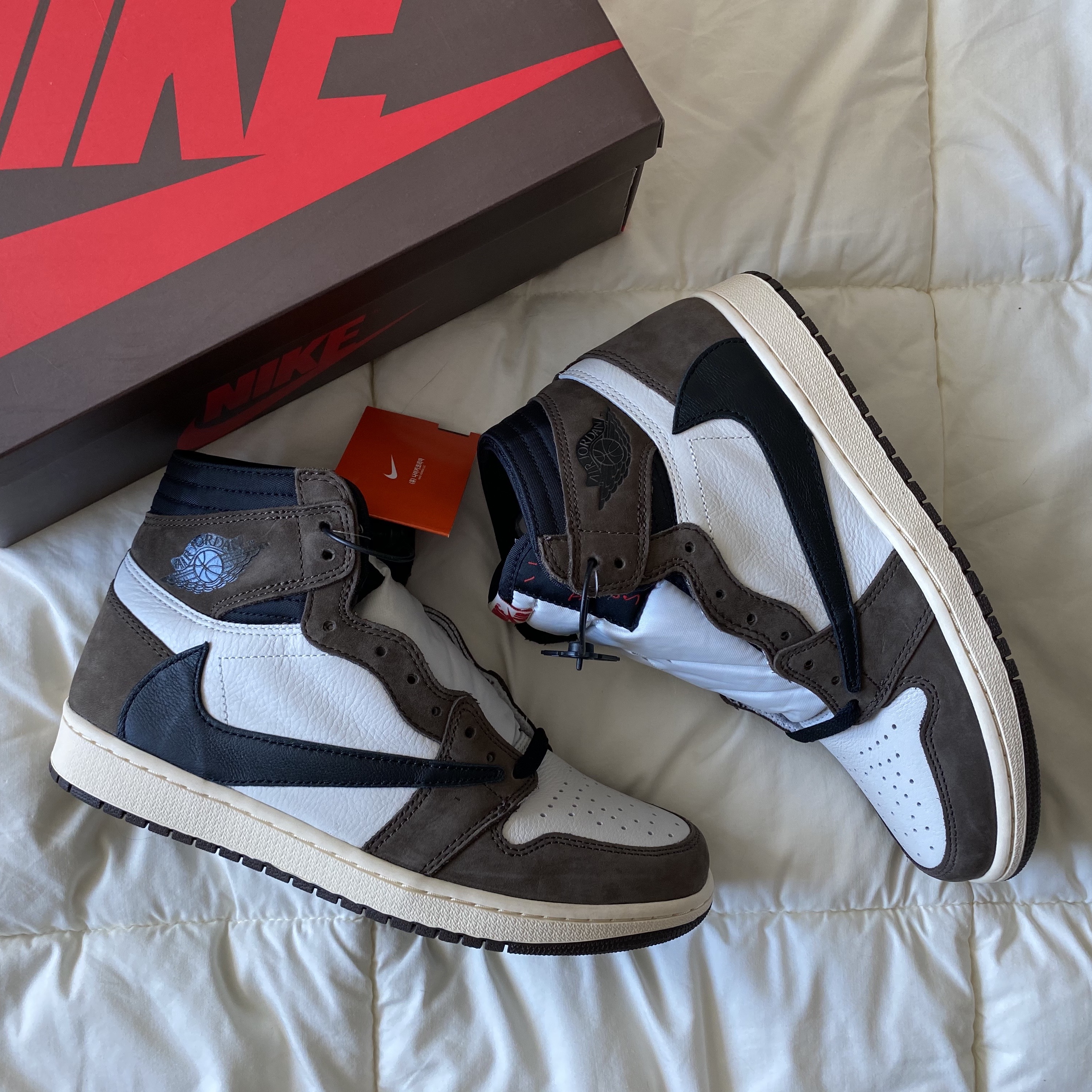 Jordan 1 x Travis Scott Retro High OG SP Mocha, Supreme Cross Box Logo Hooded Sweatshirt Black - 20FW 착용 스타일 - 2