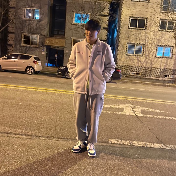 Jordan x Union Coaches Jacket Bone, Nike x Stussy NRG BR Fleece Pants Grey 착용 스타일 - 3
