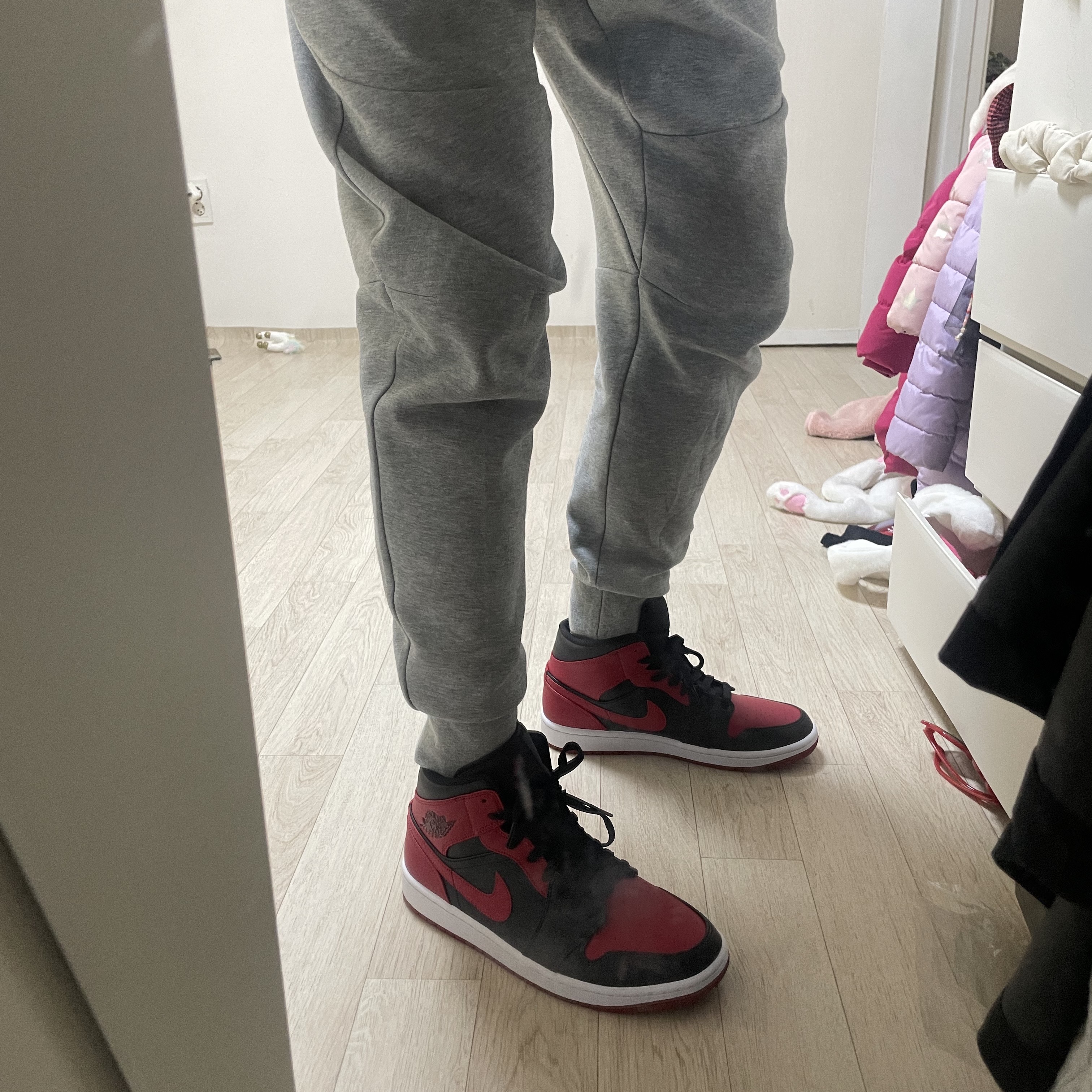 Jordan 1 Mid Bred Banned 2020 착용 스타일 - 1