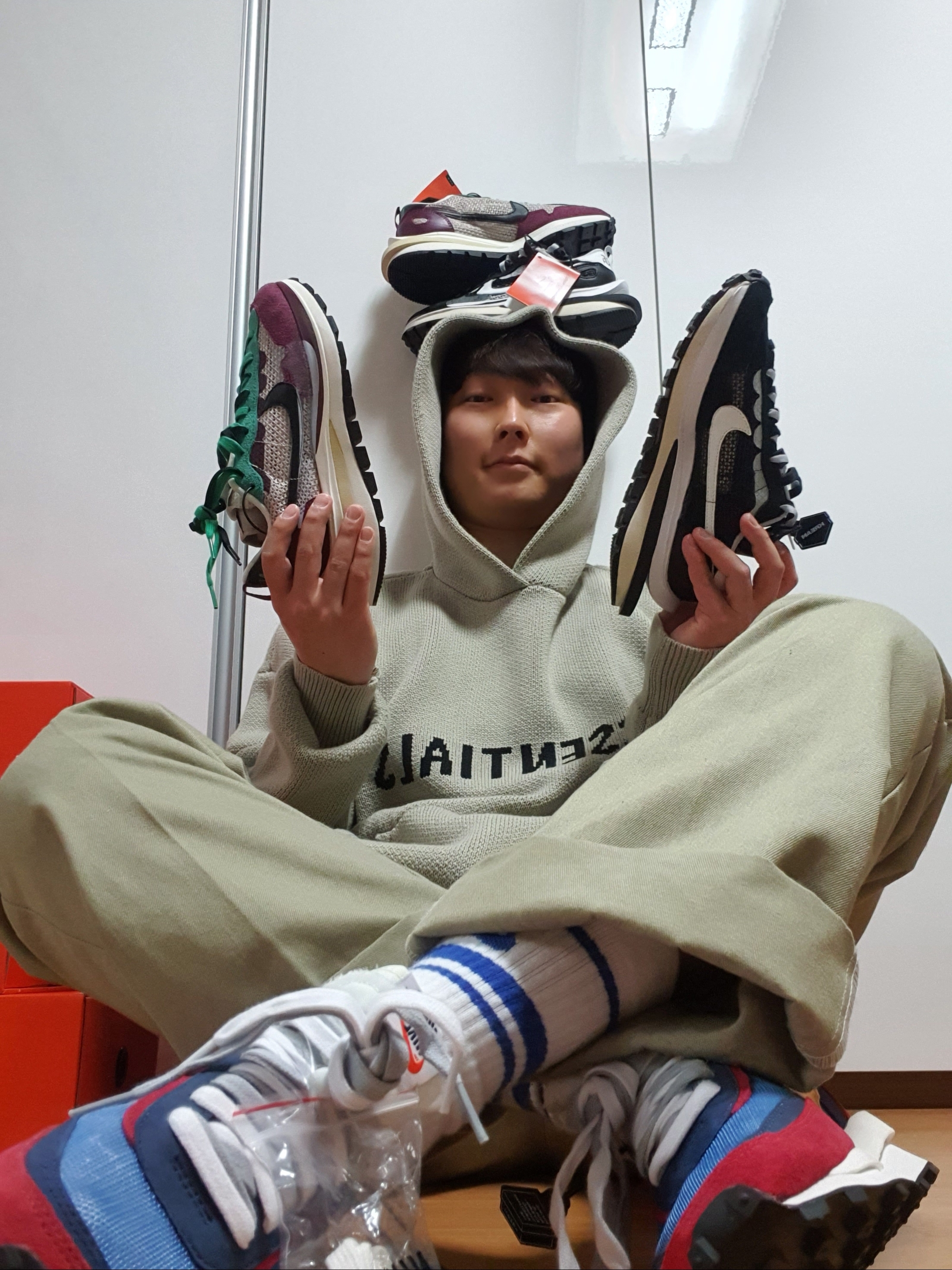 Nike x Sacai VaporWaffle Black White, Nike x Sacai VaporWaffle String & Black Villain Red 착용 스타일