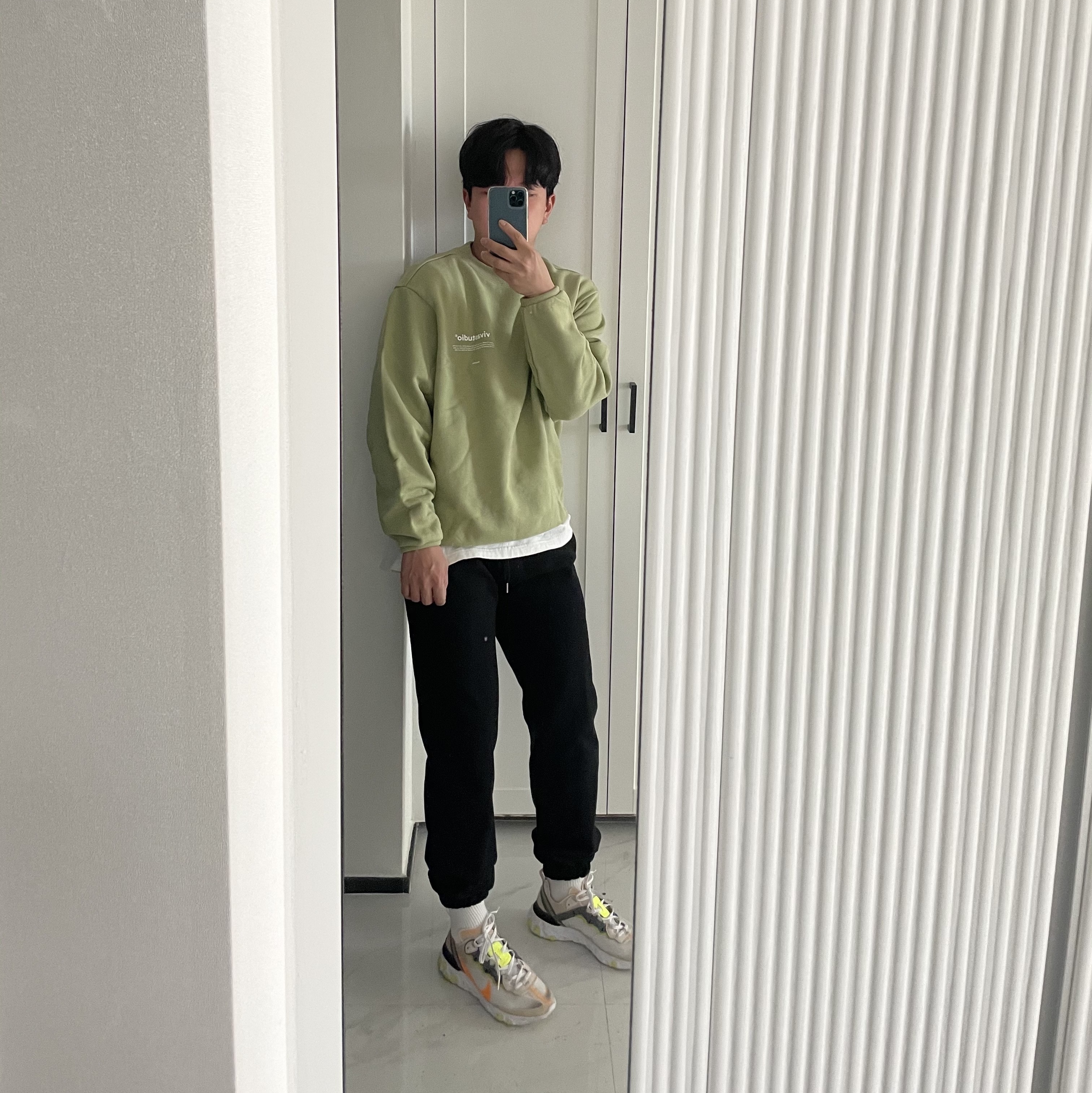 Nike React Element 87 Light Orewood Brown 착용 스타일