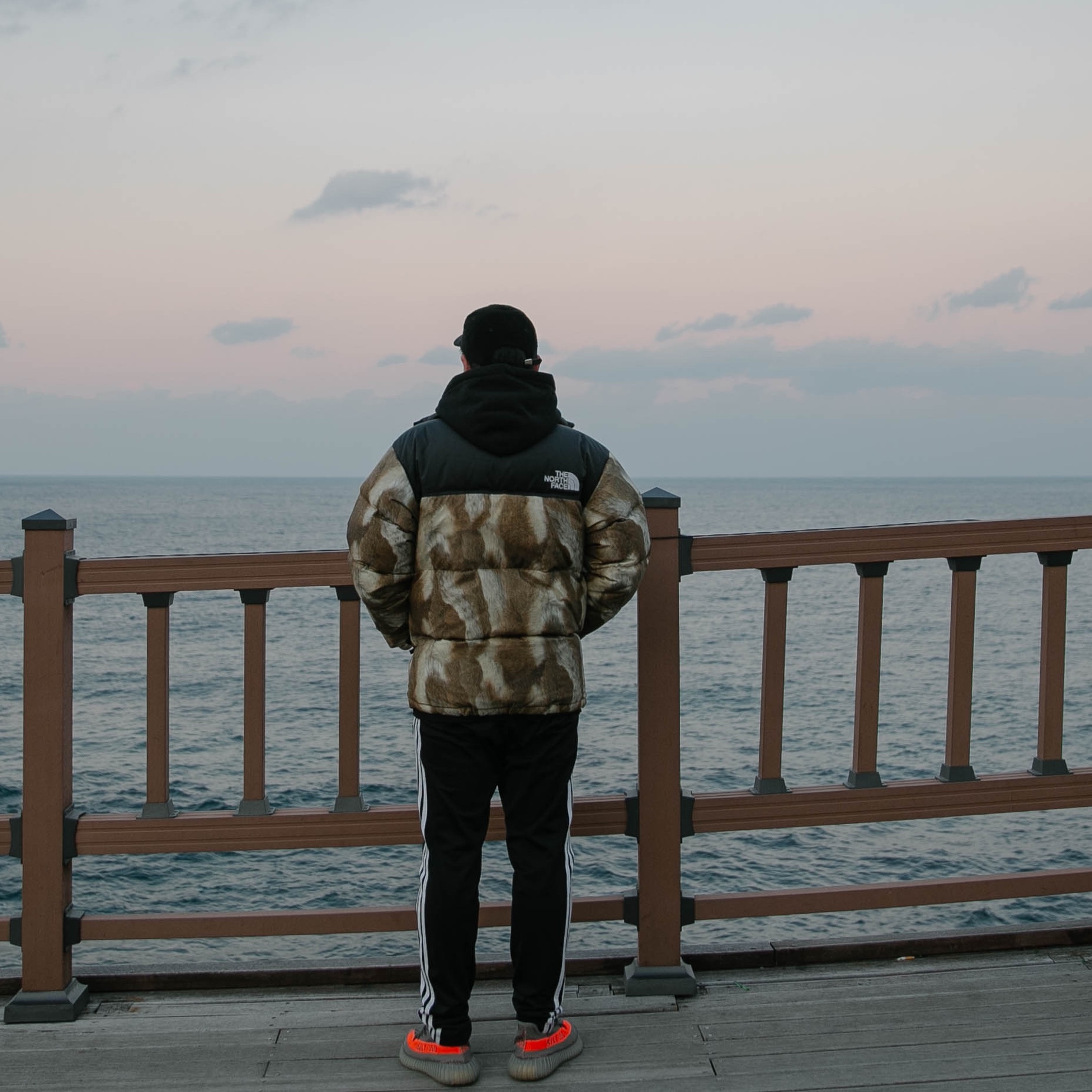 Adidas Yeezy Boost 350 V2 Beluga 착용 스타일