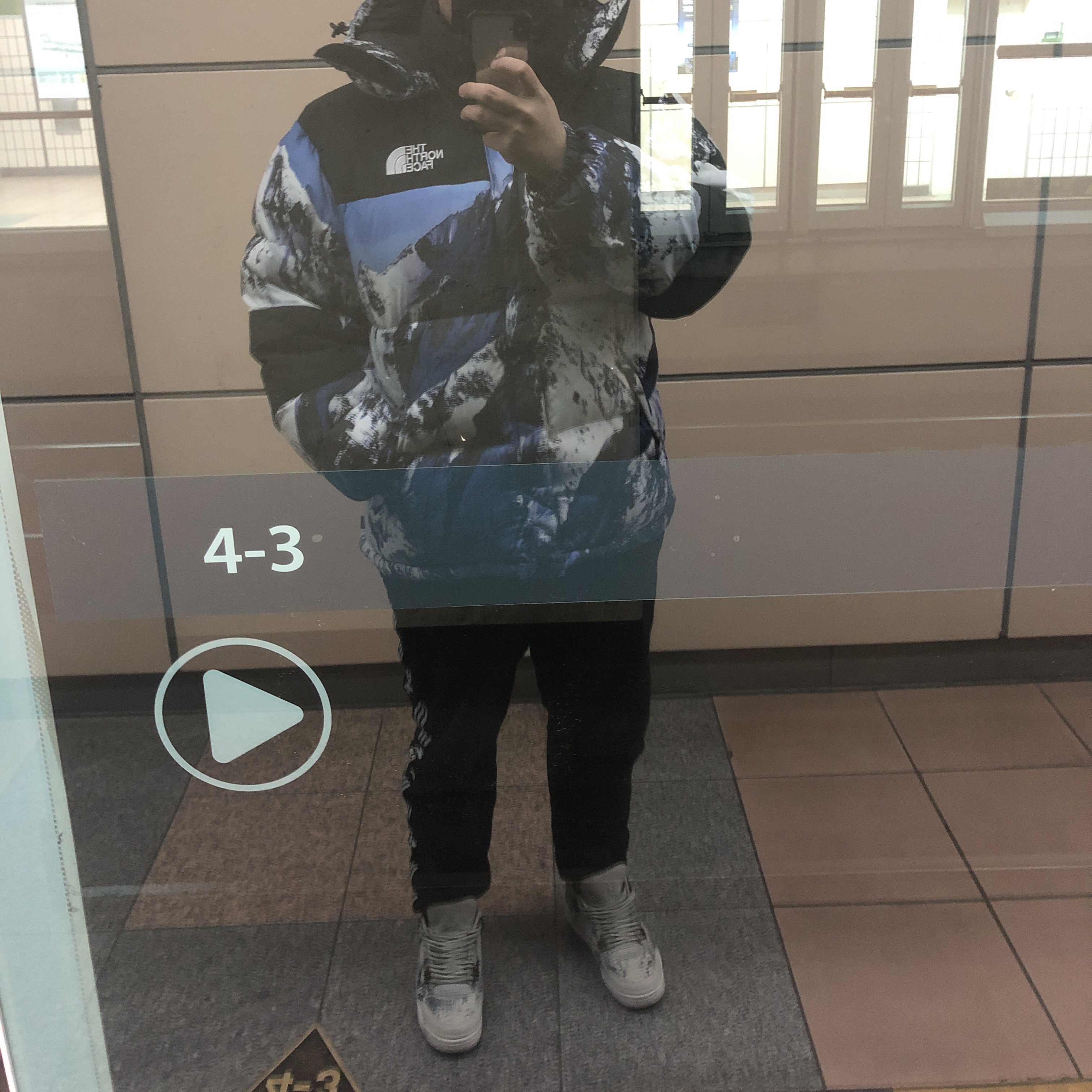 Supreme x The North Face Mountain Parka Blue White - 17FW, Jordan 4 Retro Premium Snakeskin 착용 스타일