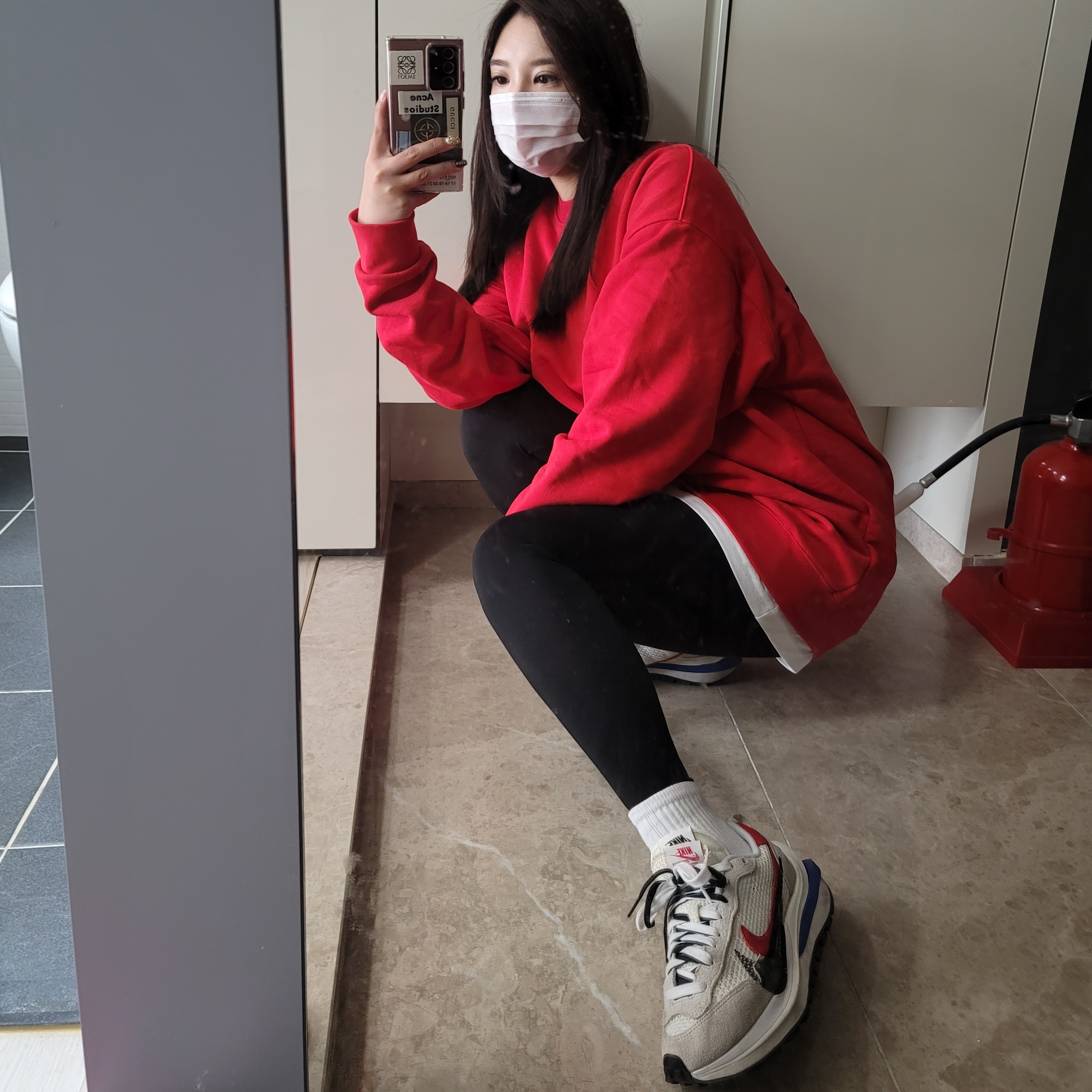 Nike x Sacai VaporWaffle Royal Fuchsia 착용 스타일
