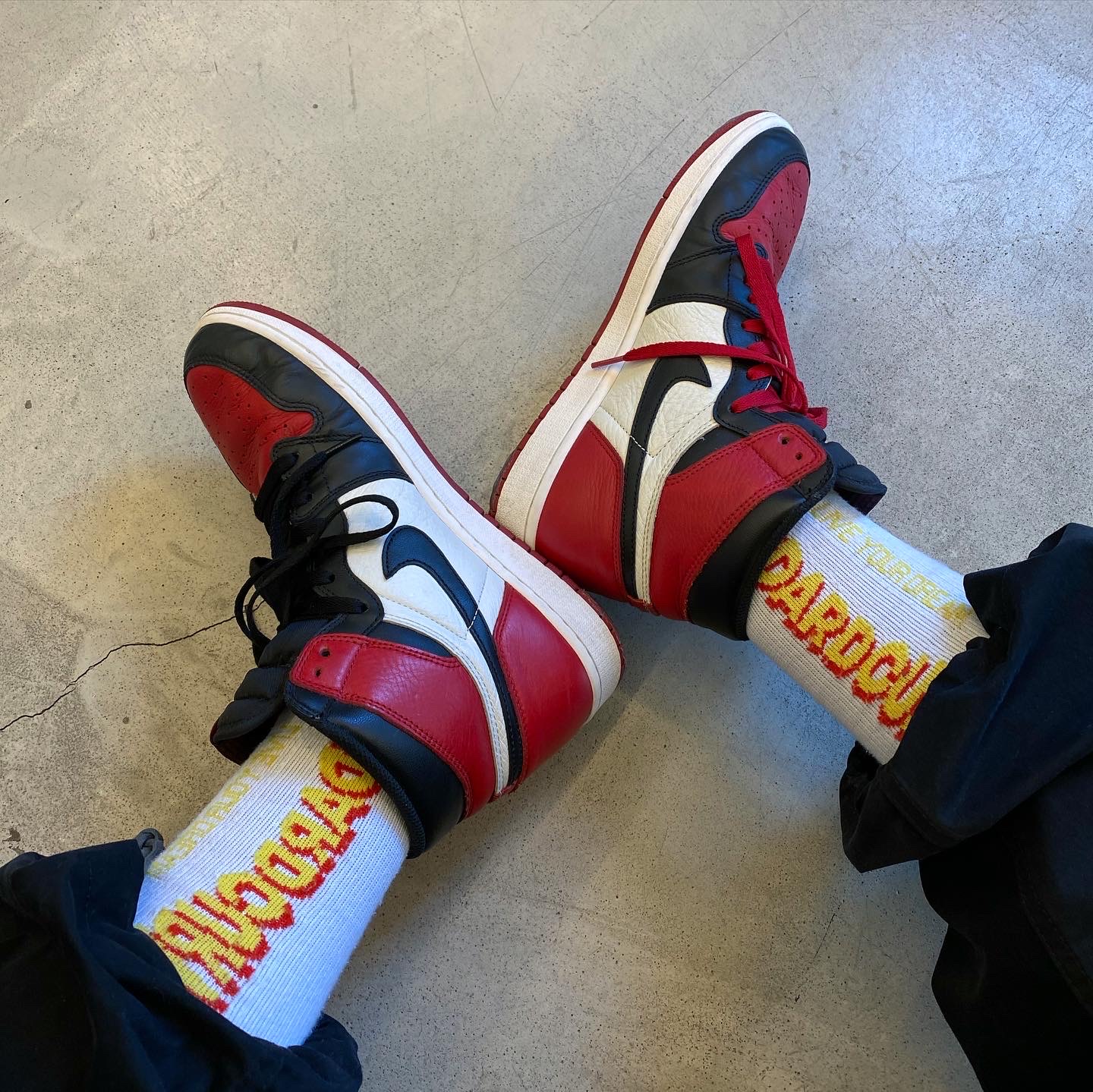Jordan 1 Retro High OG Bred Toe 착용 스타일 - 3