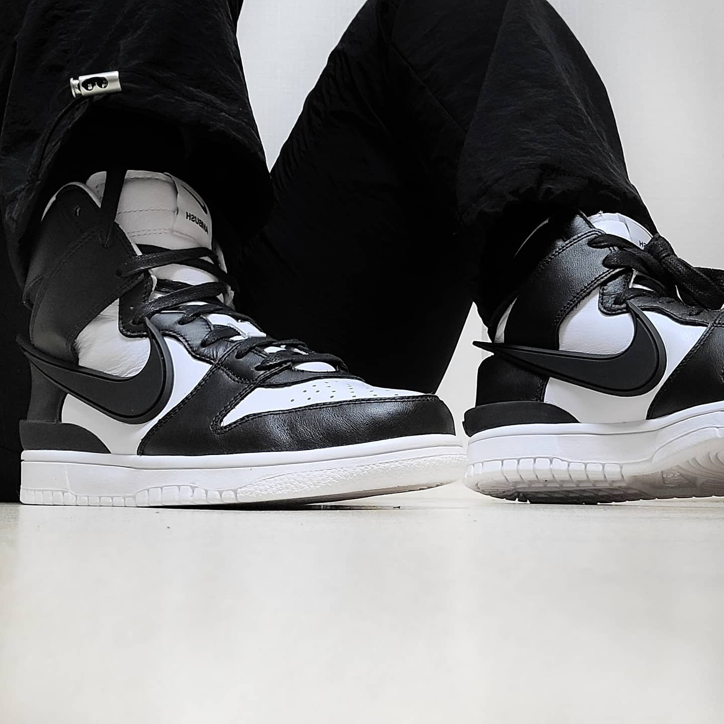 Nike x Ambush Dunk High Black 착용 스타일 - 3