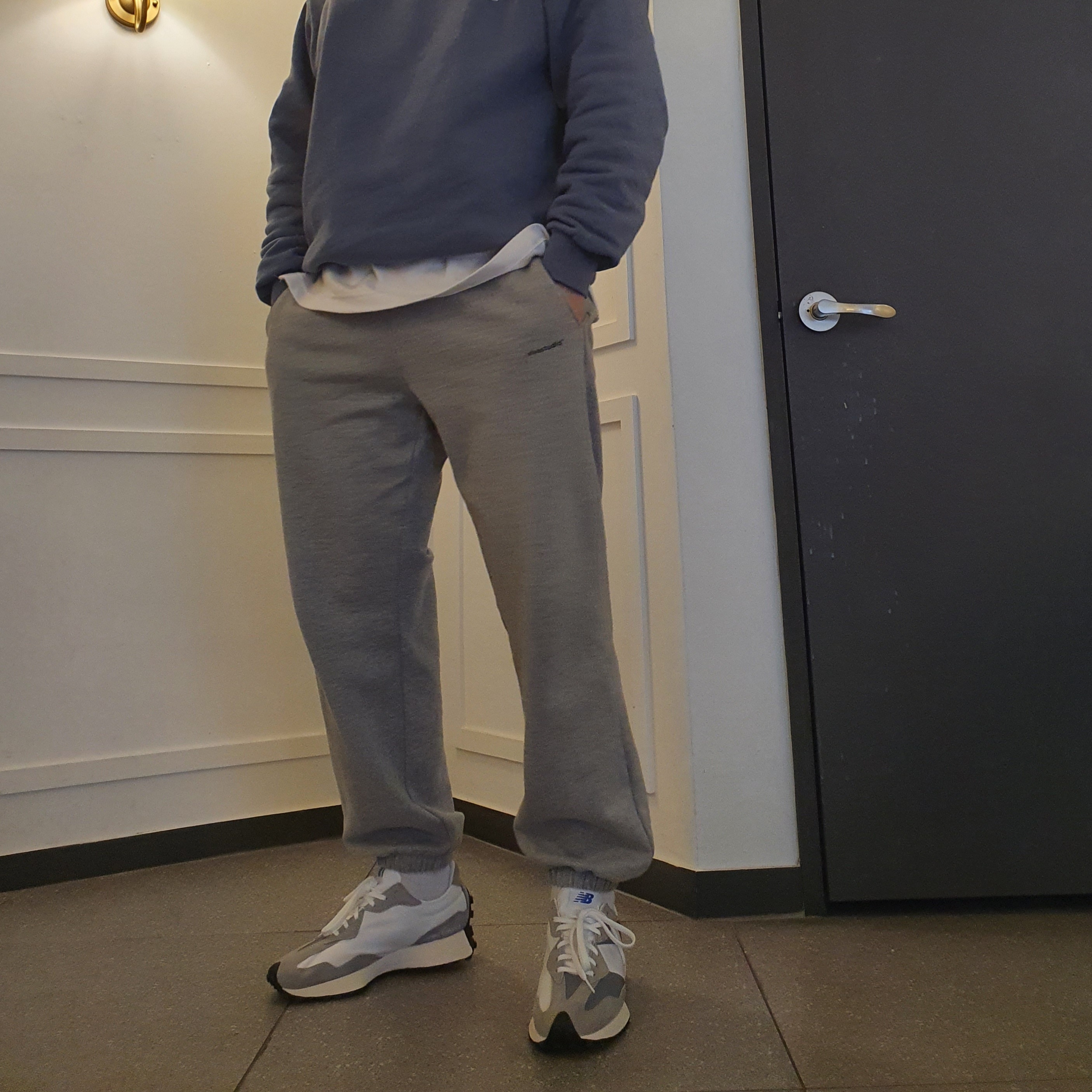 New Balance 327 Grey 착용 스타일 - 1