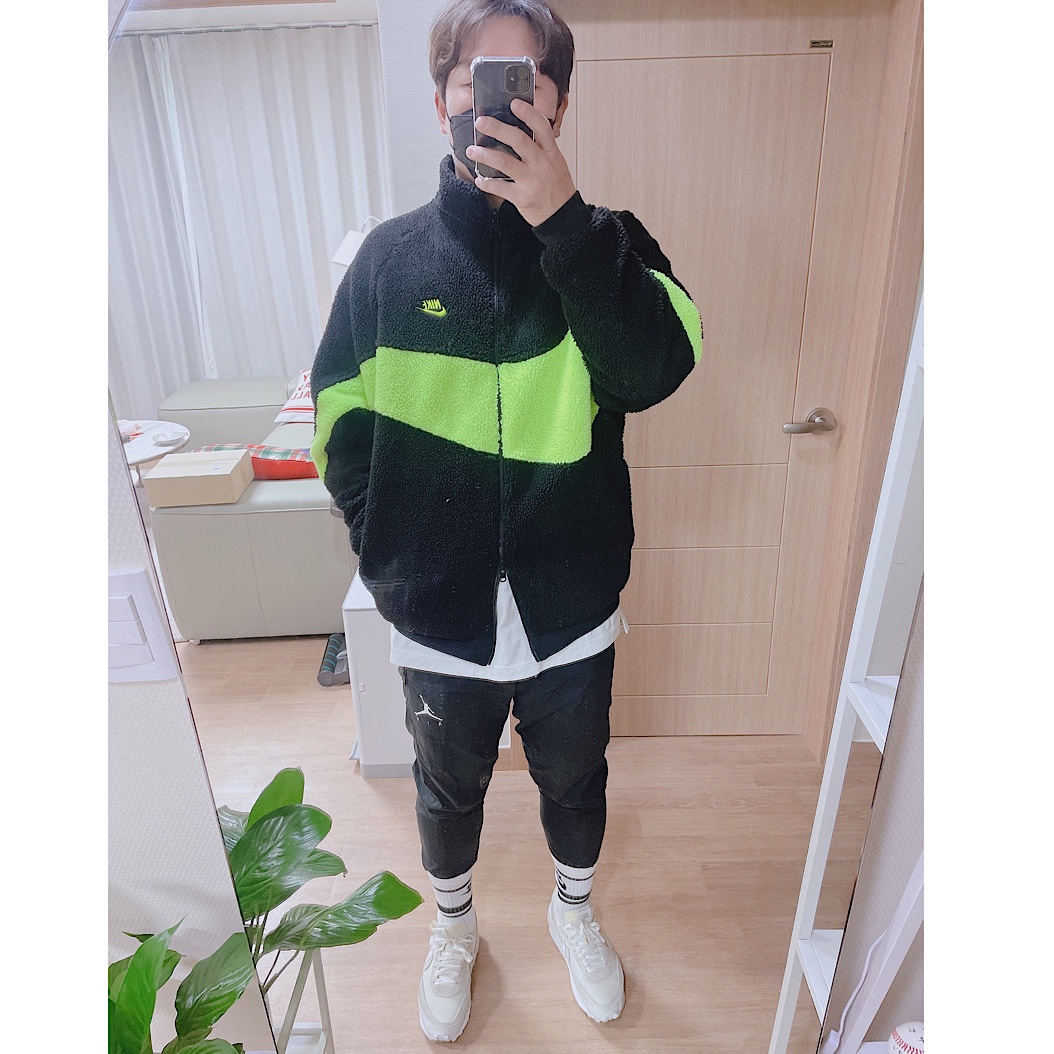 Nike Big Swoosh Full Zip Jacket Black Volt, Nike x Sacai LDWaffle White Nylon 착용 스타일 - 2