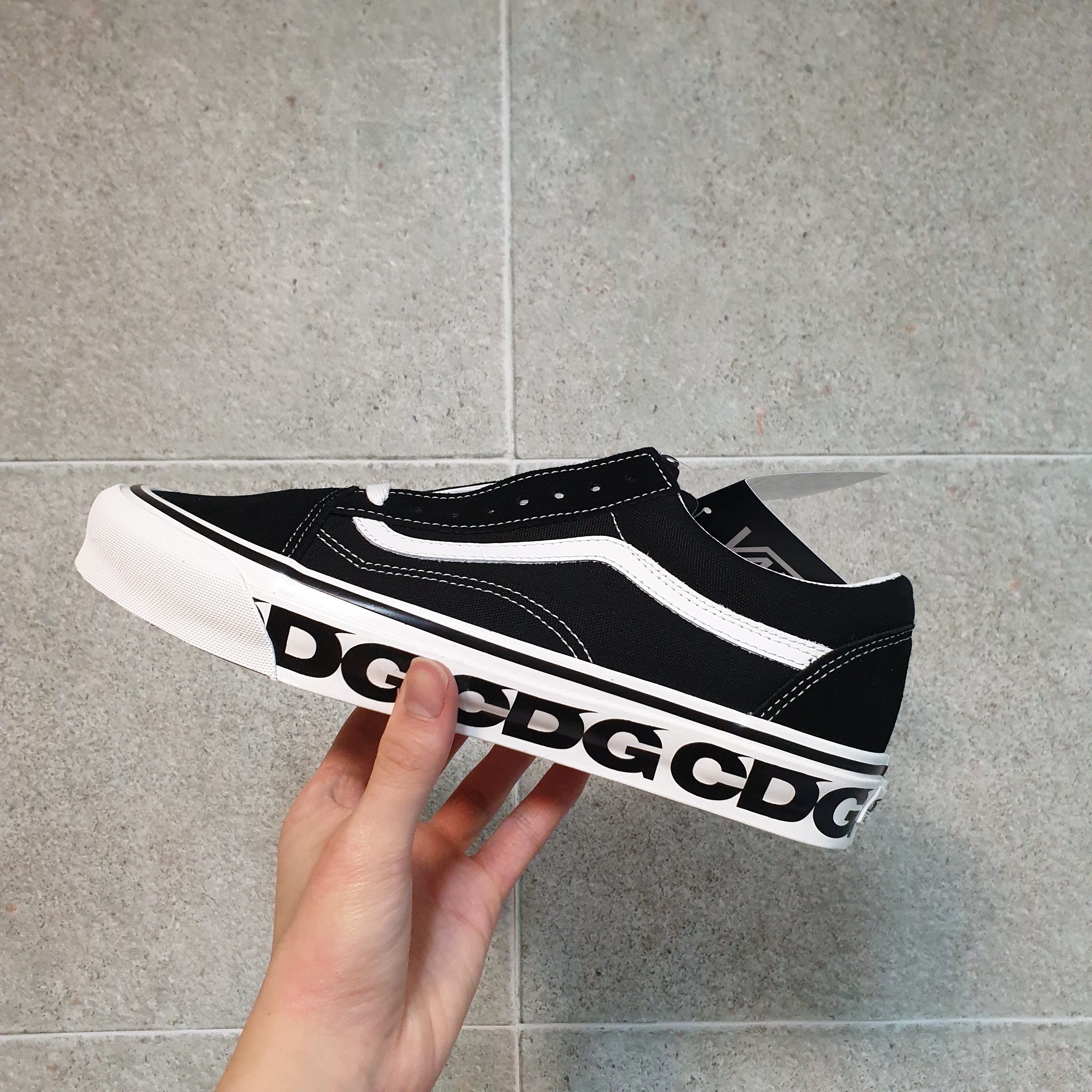 Vans Vault x CDG OG Old Skool LX Side Wall 착용 스타일