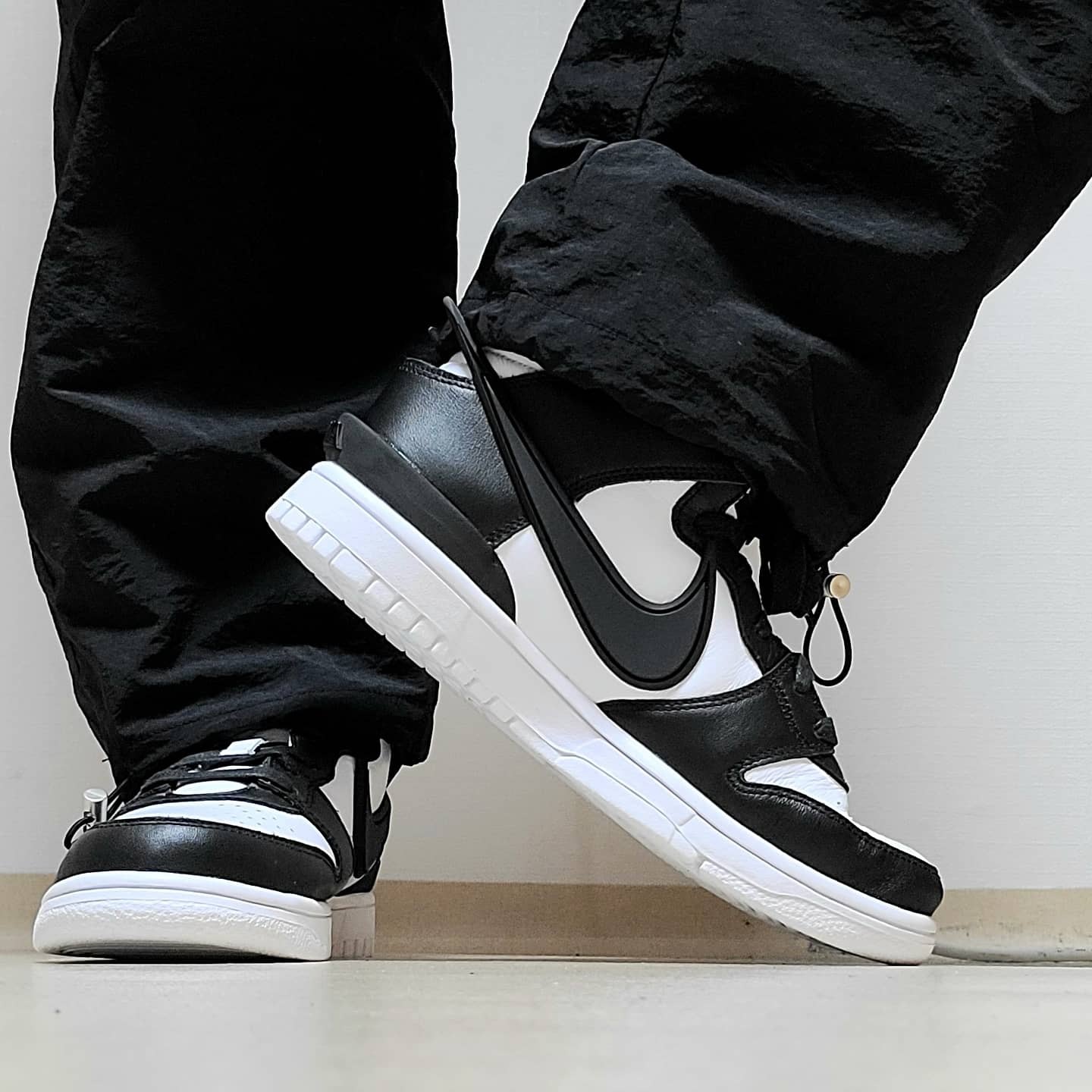 Nike x Ambush Dunk High Black 착용 스타일 - 1