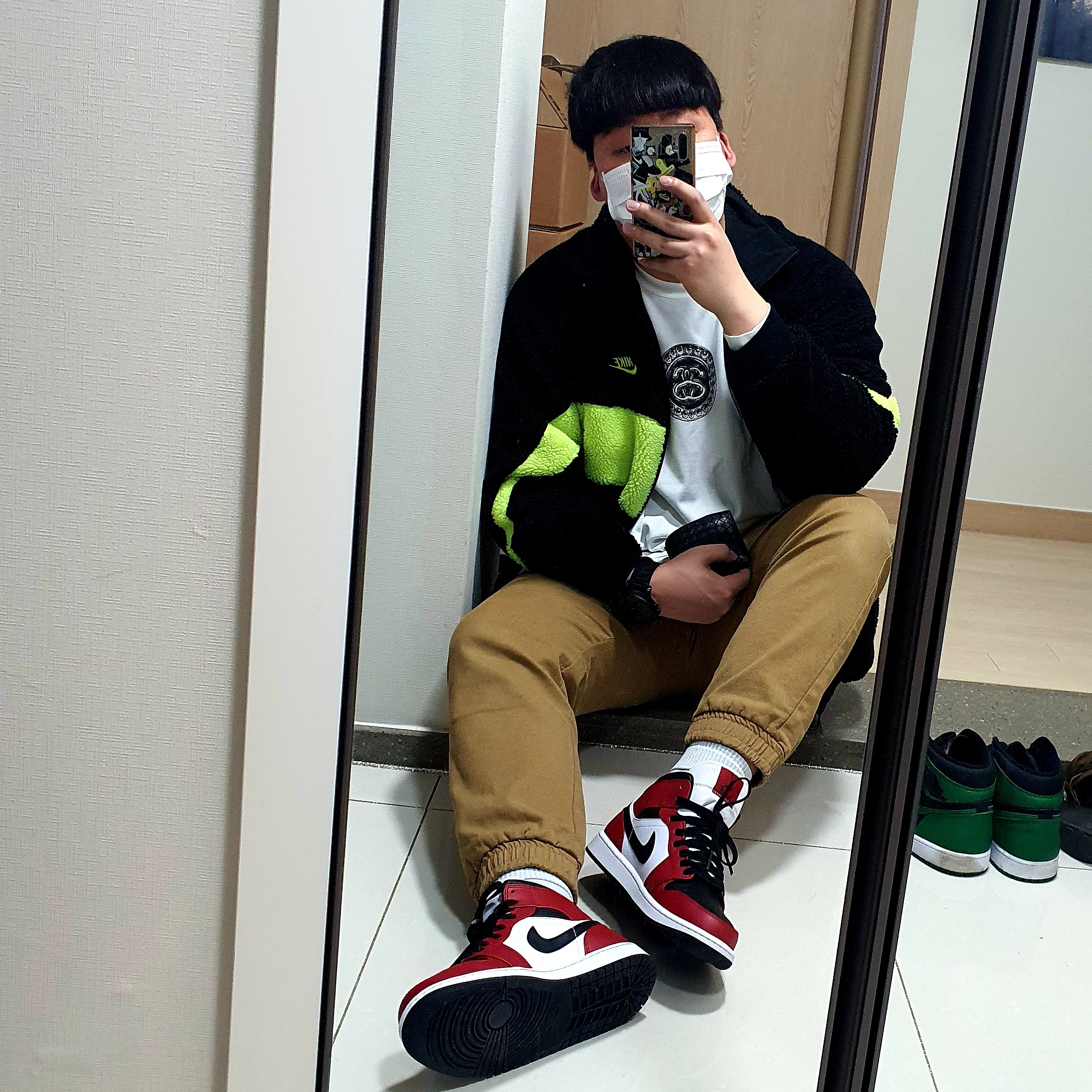 Jordan 1 Mid Chicago Black Toe, Jordan 1 Retro High OG Pine Green Black 착용 스타일