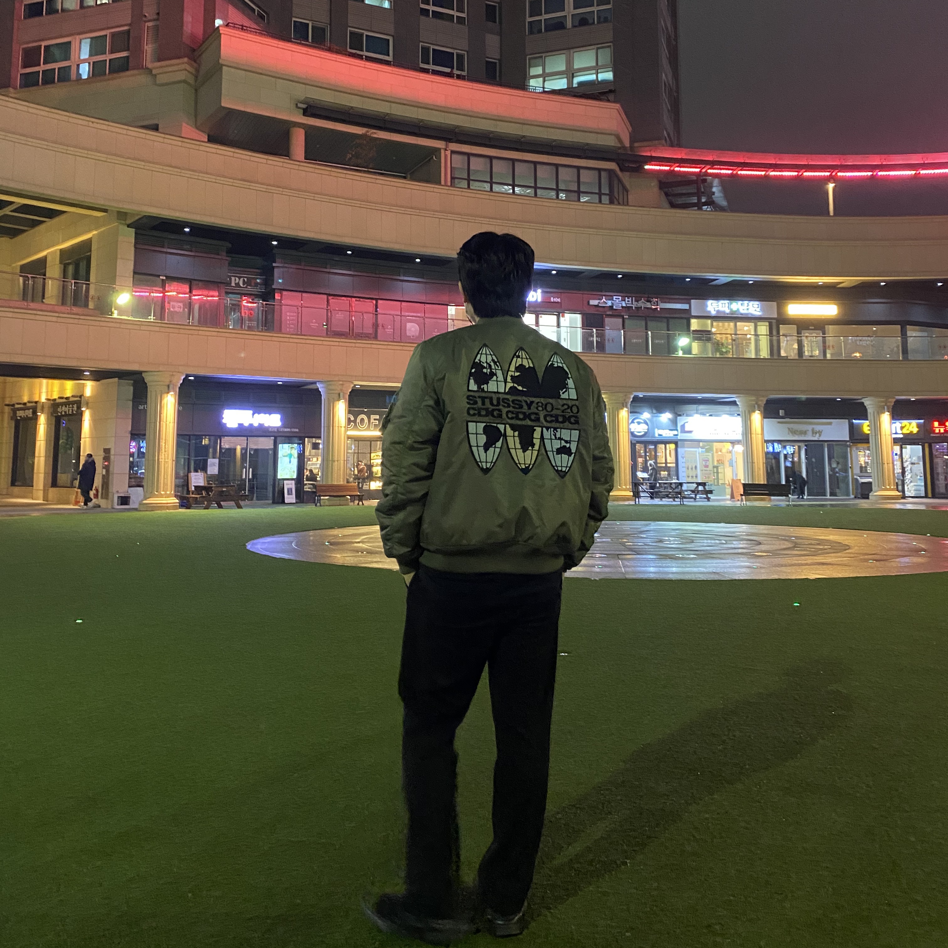 Stussy x CDG MA-1 Jacket Olive 착용 스타일