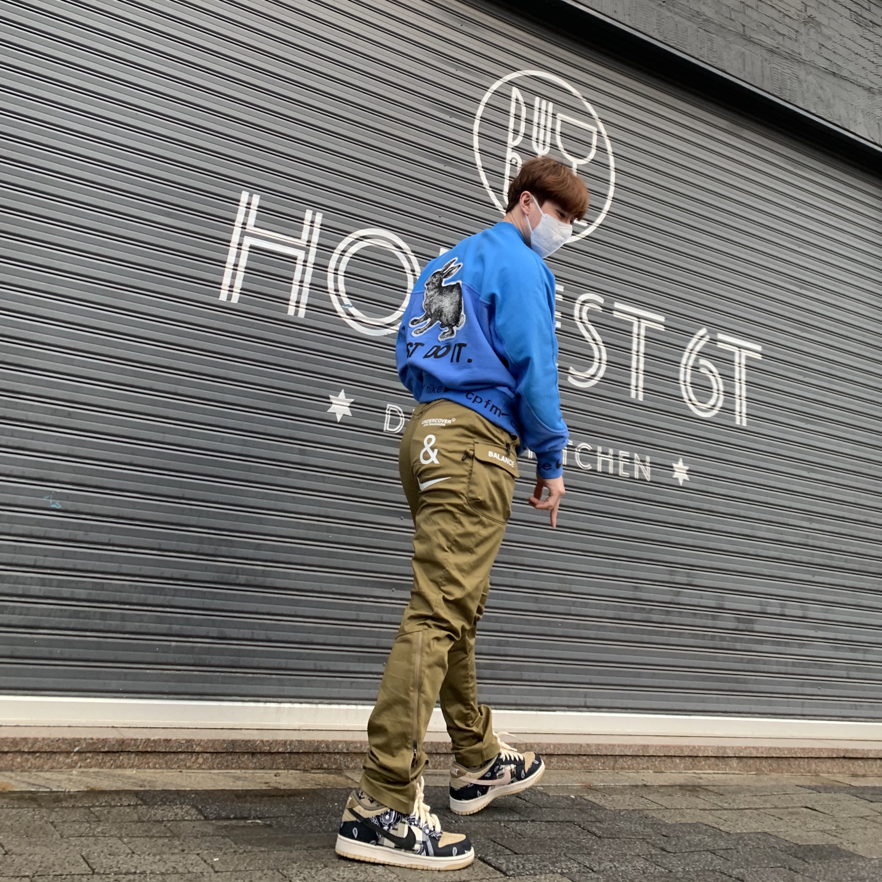 Nike x Travis Scott SB Dunk Low, Nike x Cactus Plant Flea Market Fleece Crewneck Blue 착용 스타일