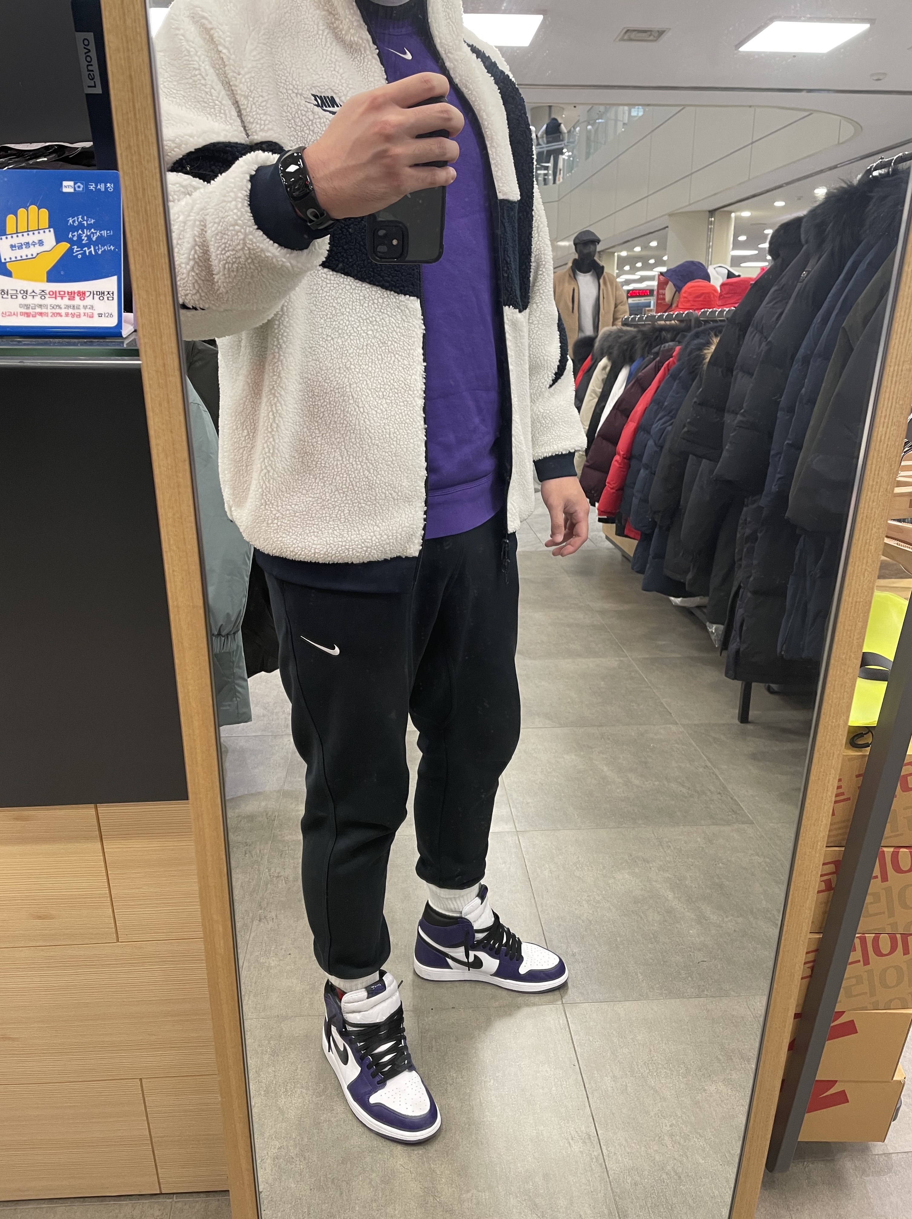 Jordan 1 Retro High OG Court Purple 2020, Nike Big Swoosh Full Zip Jacket White Navy 착용 스타일