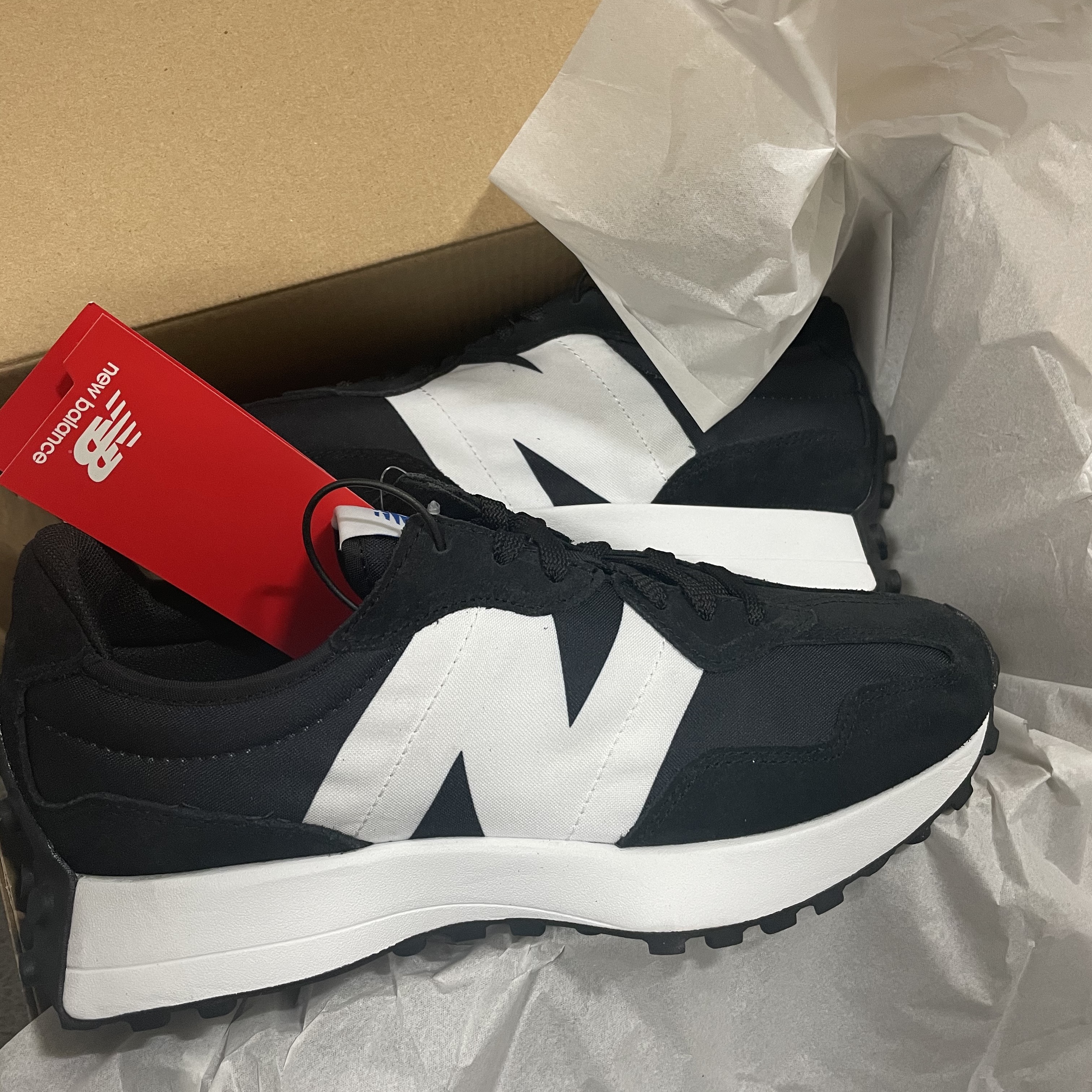 New Balance 327 Black 착용 스타일 - 2
