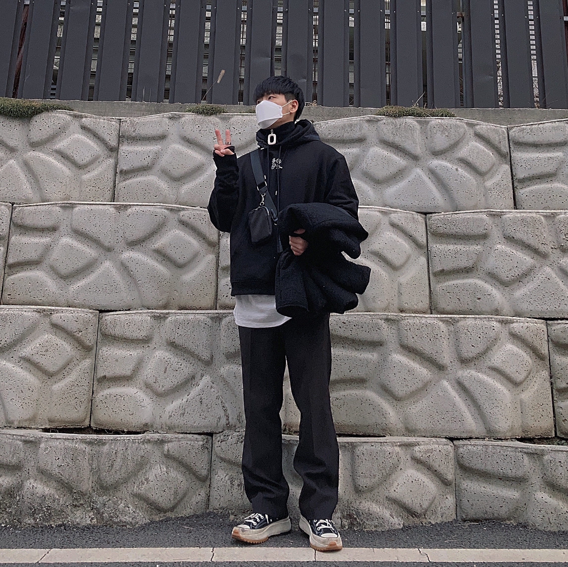 Converse x JW Anderson Run Star Hike Hi Black 착용 스타일