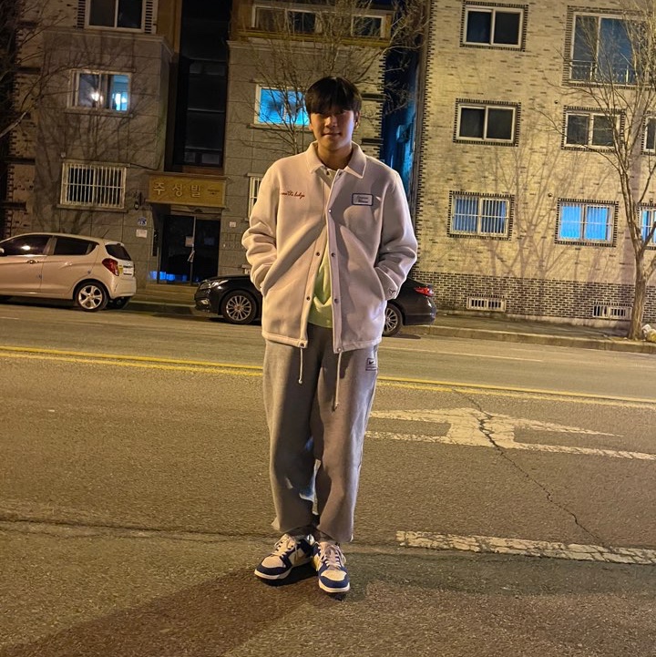 Jordan x Union Coaches Jacket Bone, Nike x Stussy NRG BR Fleece Pants Grey 착용 스타일 - 1