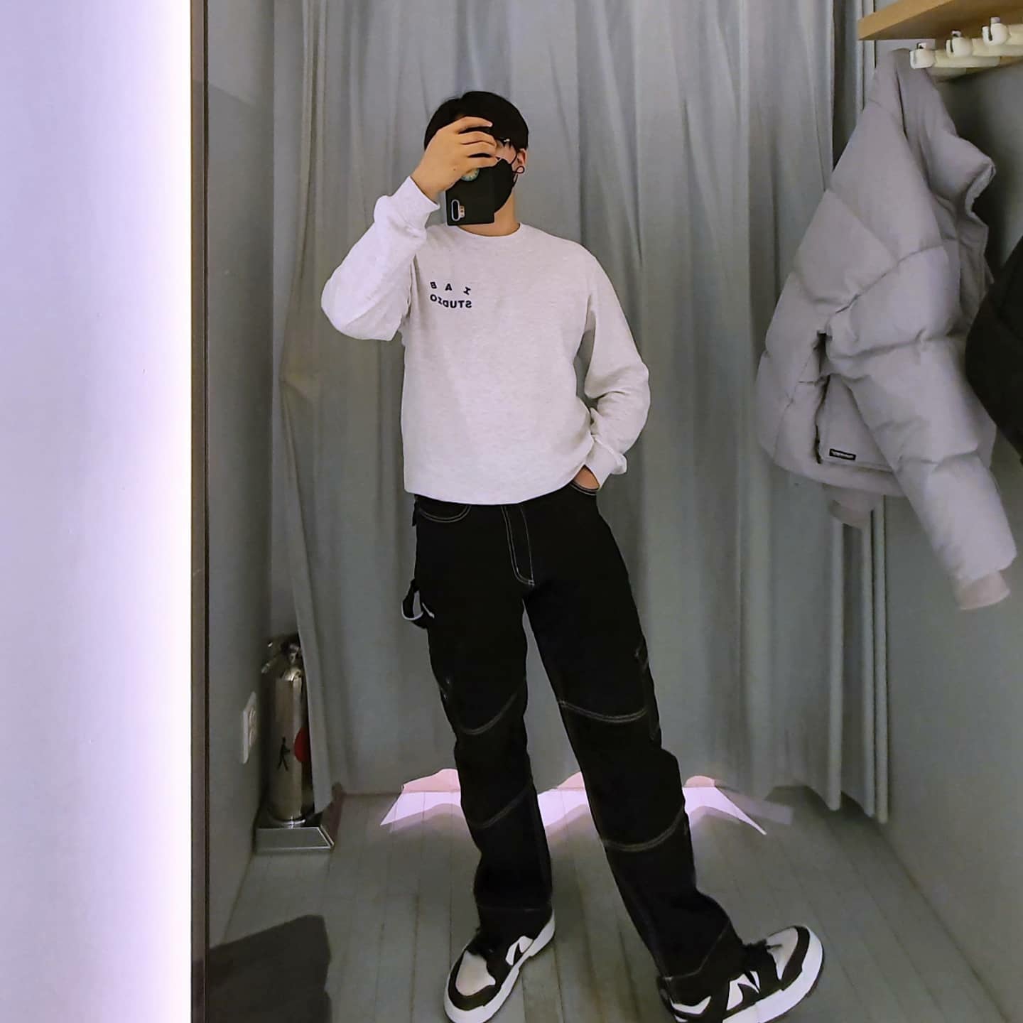 (W) Nike Dunk Low Disrupt Black White, IAB Studio Long Sleeve Light Gray 착용 스타일