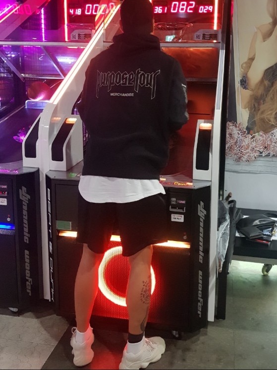 Adidas Yeezy 500 Blush 2018 착용 스타일