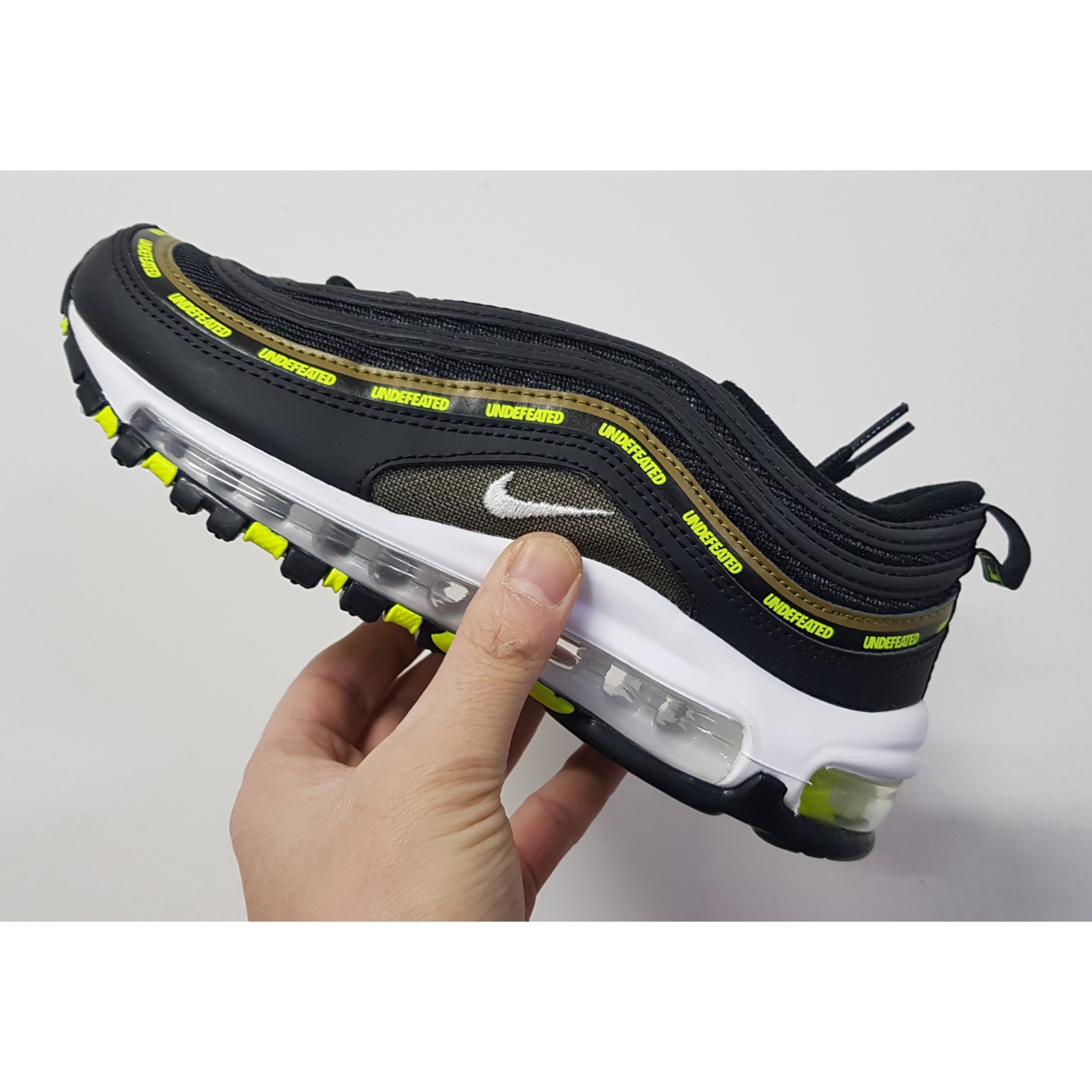 Nike x Undefeated Air Max 97 Black Volt 착용 스타일