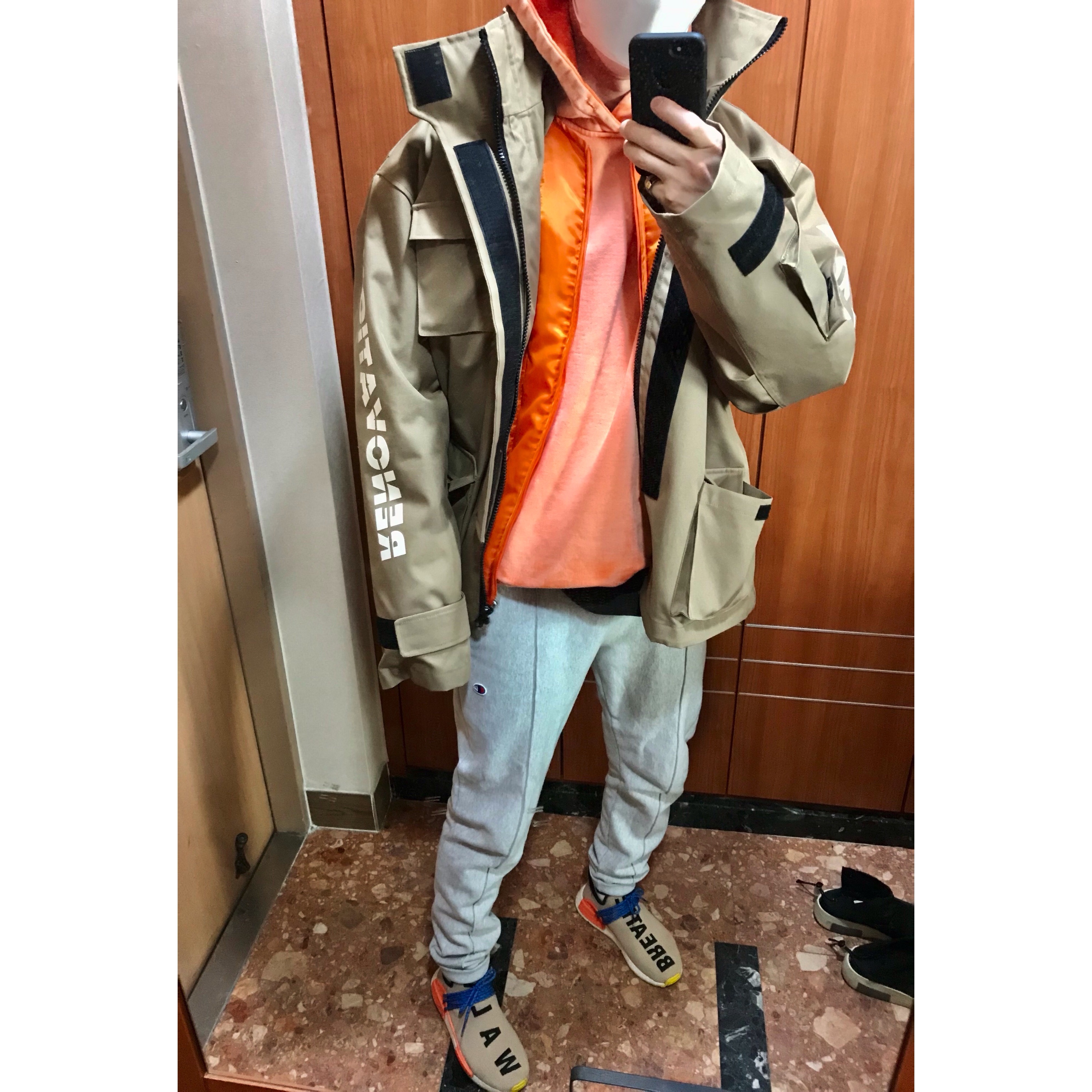 Adidas x Pharrell Williams Hu NMD Pale Nude 착용 스타일