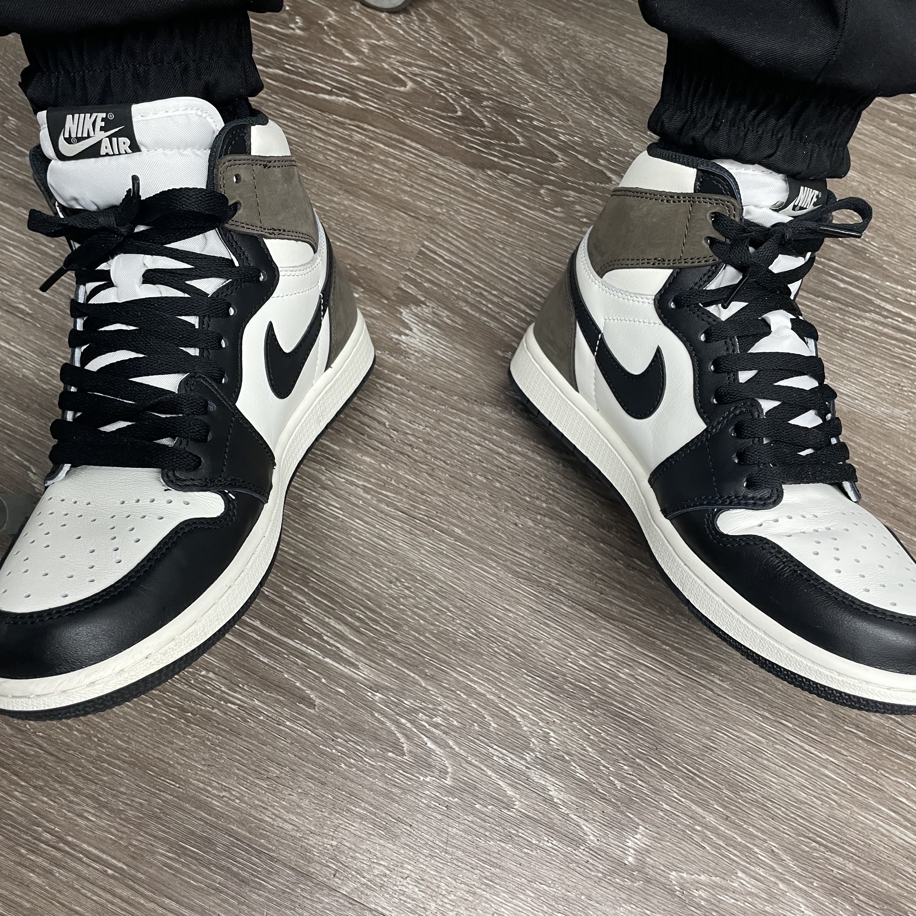 Jordan 1 Retro High OG Black Mocha 착용 스타일