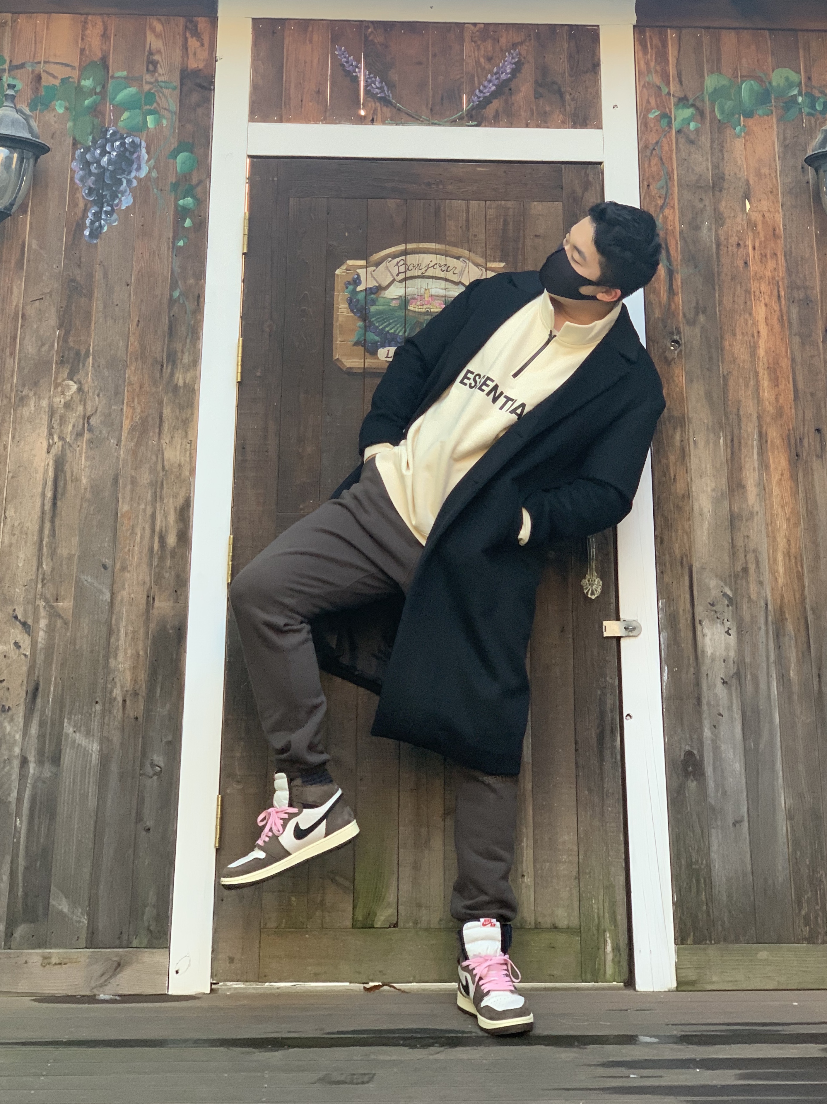 Jordan 1 x Travis Scott Retro High OG SP Mocha, Essentials Sweatpants Weathered Black - 20FW 착용 스타일