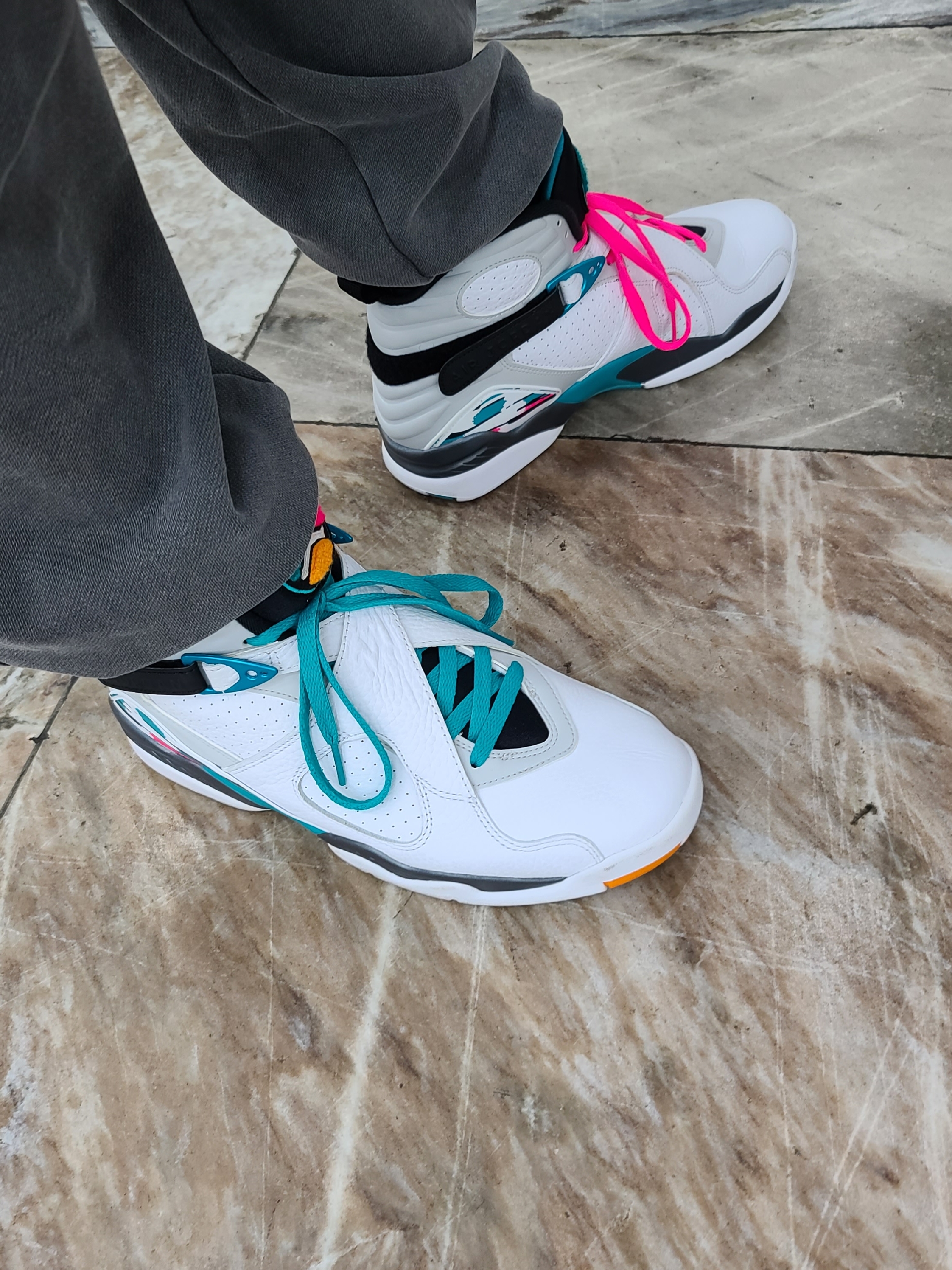 Jordan 8 Retro South Beach 착용 스타일 - 3
