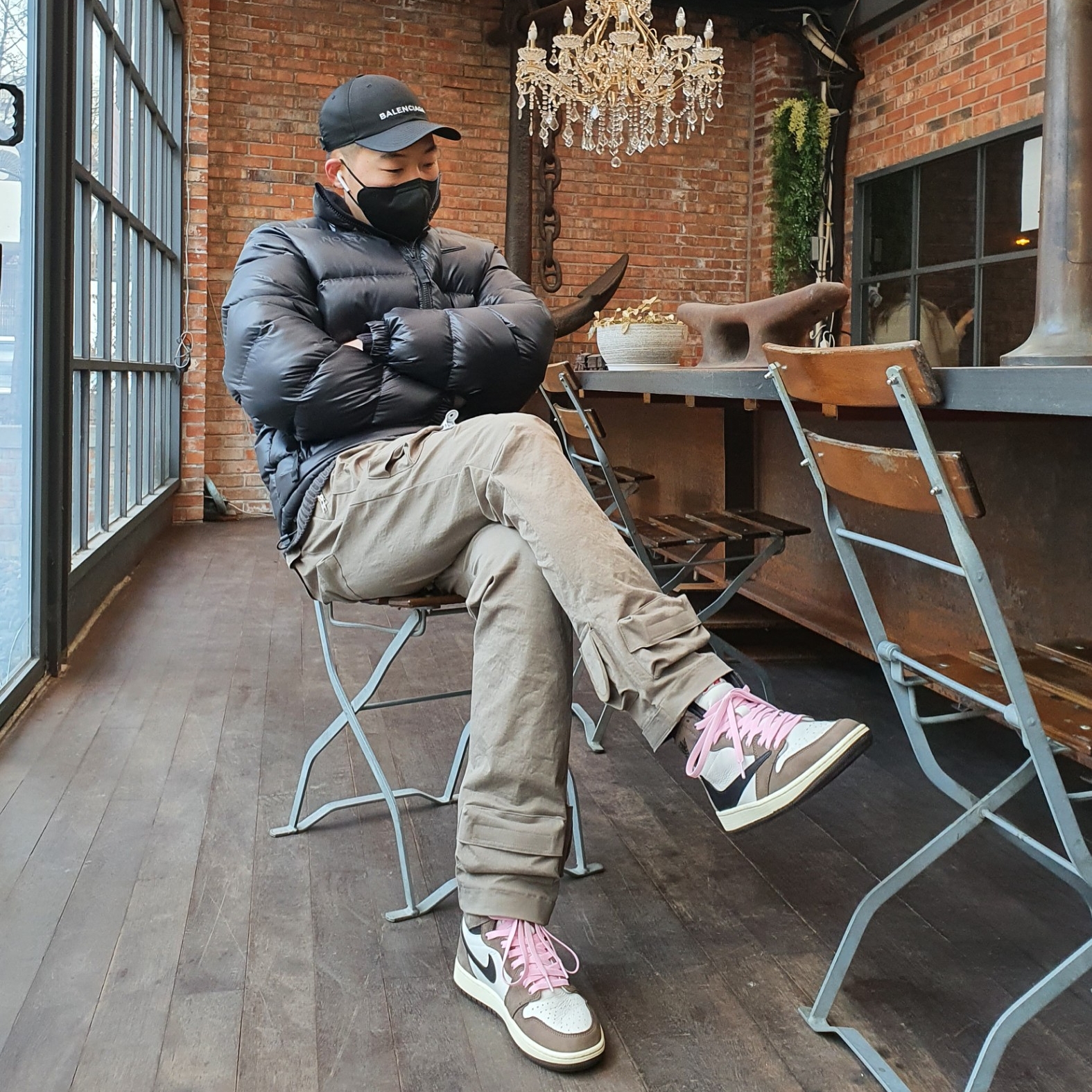 Jordan 1 x Travis Scott Retro High OG SP Mocha, Nike x Drake Nocta Puffer Jacket Black - US/EU 착용 스타일
