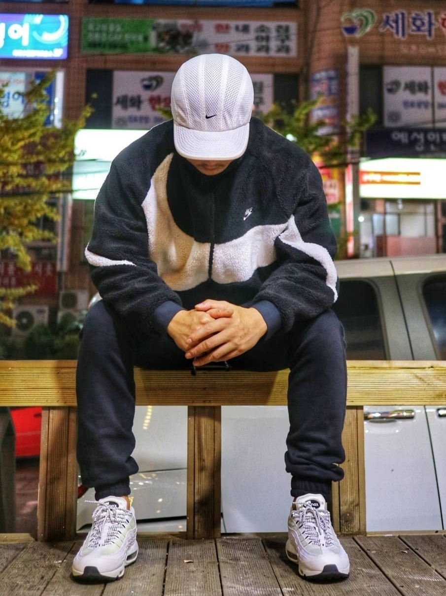 Nike Air Max 95 White Black 착용 스타일 - 2