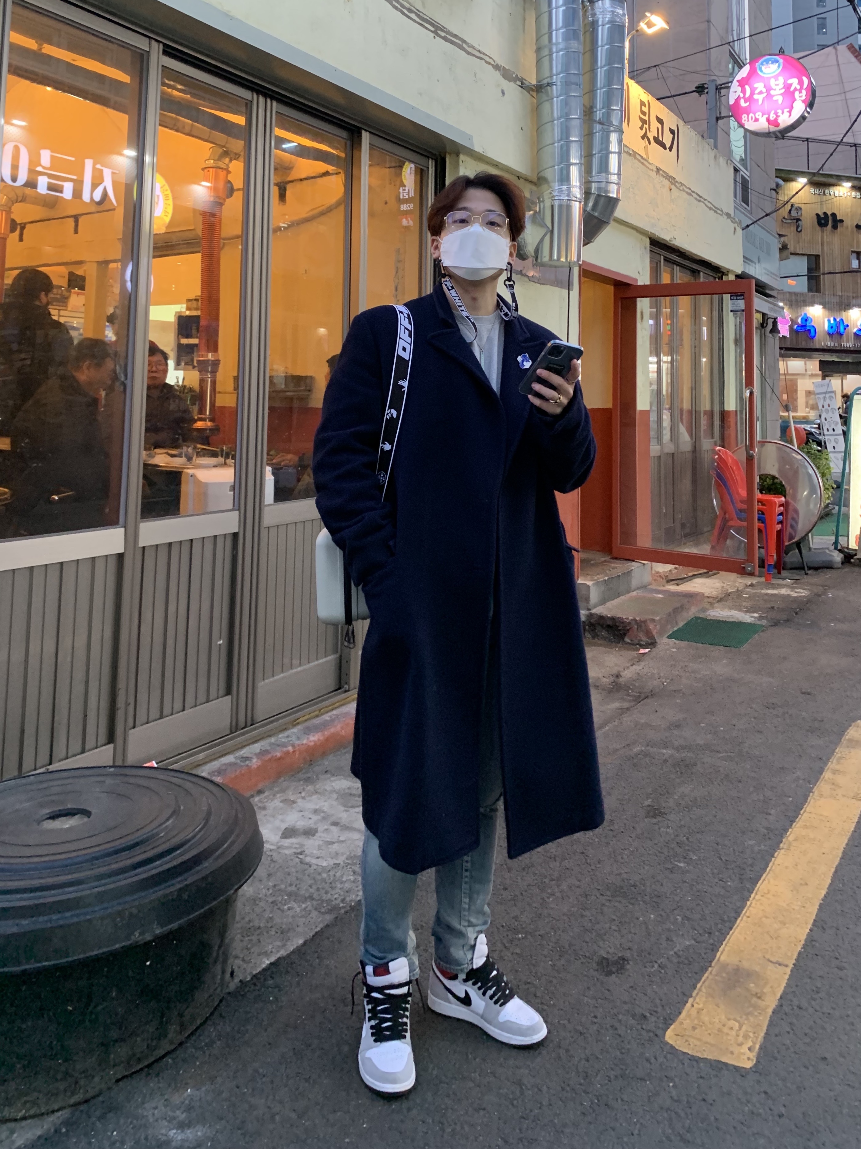 Jordan 1 Retro High OG Light Smoke Grey, Off-White x Amore Pacific Protection Box (Without Cosmetics) 착용 스타일