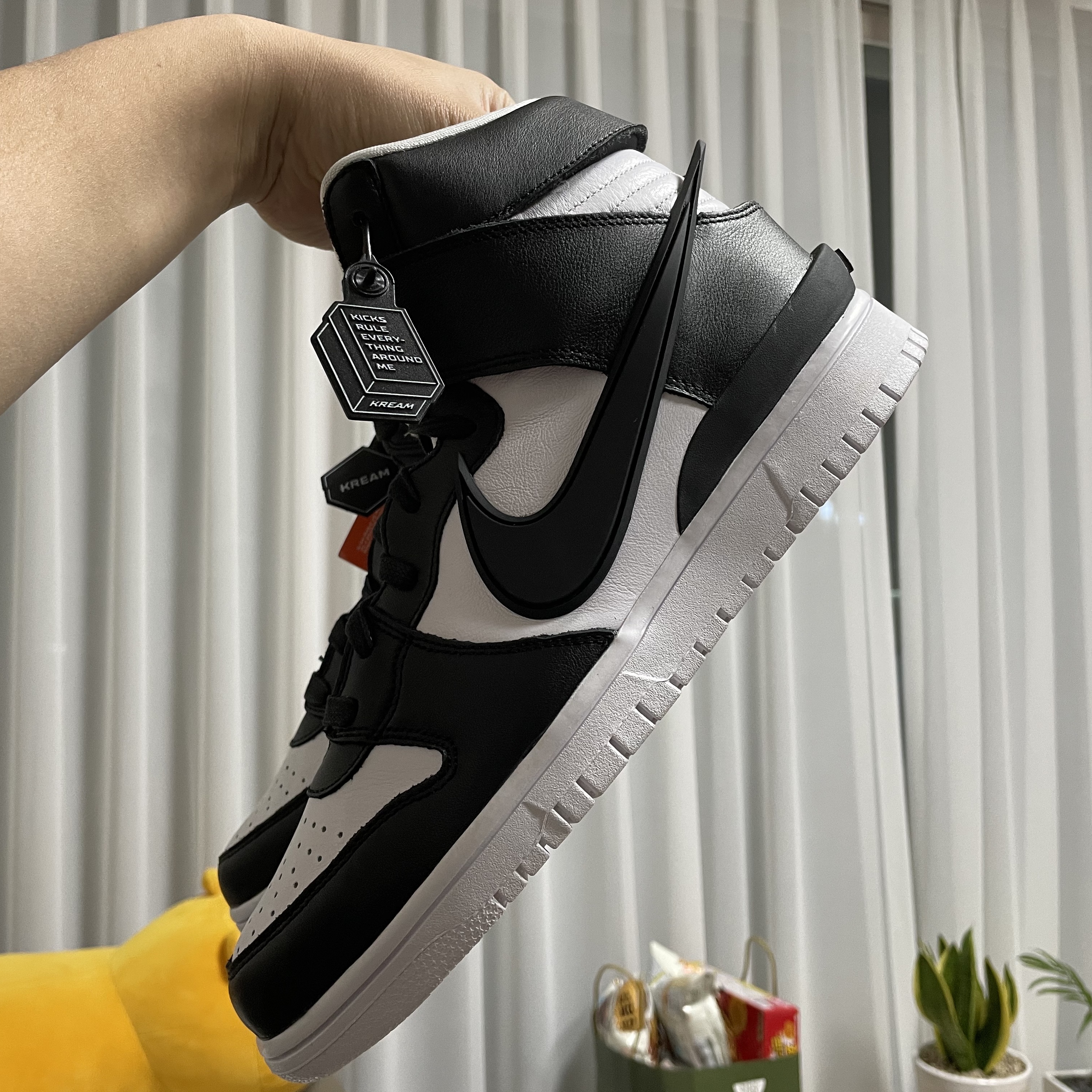 Nike SB Dunk Low Pro Night of Mischief Halloween, Jordan 1 x Travis Scott Retro High OG SP Mocha 착용 스타일 - 4