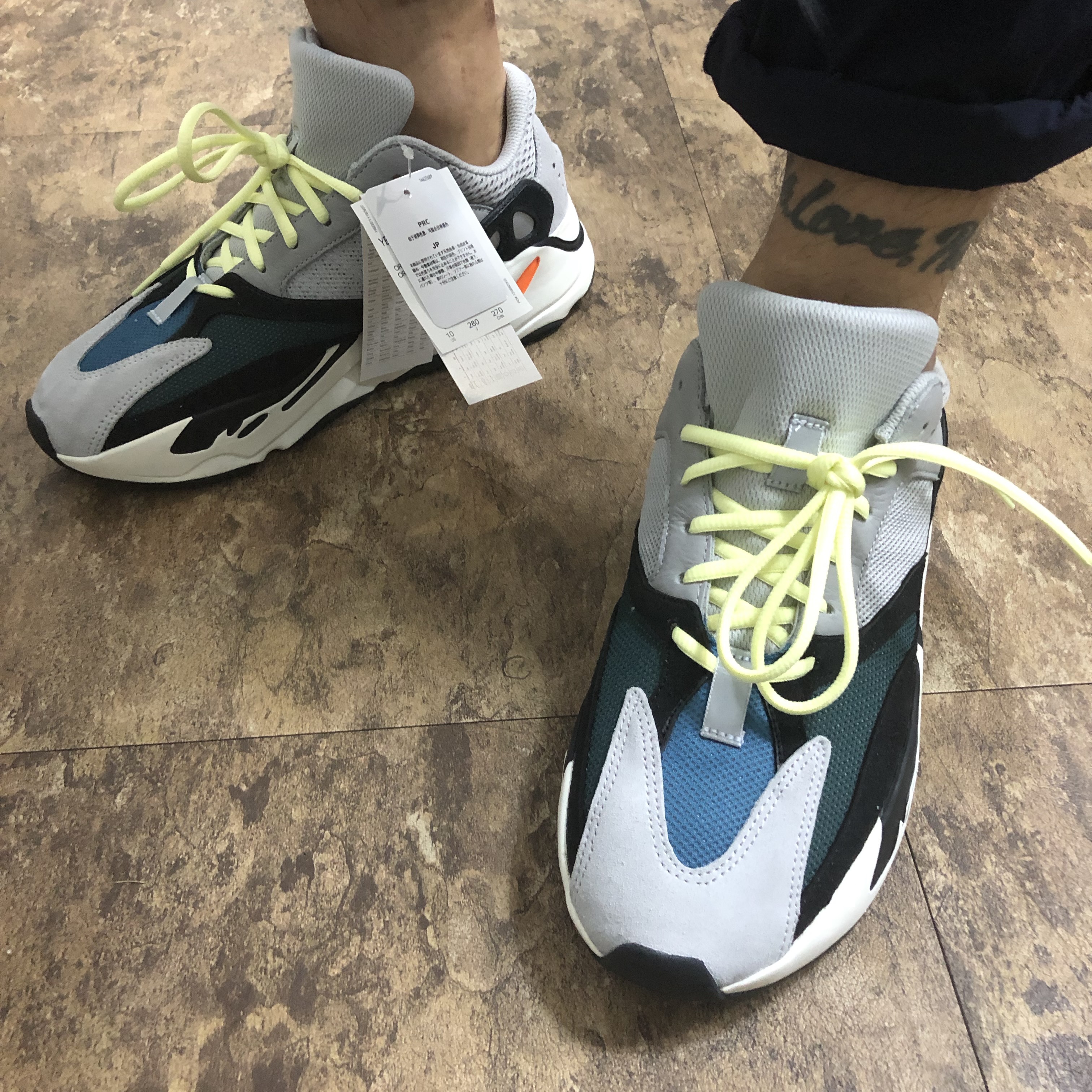 Adidas Yeezy Boost 700 Wave Runner Solid Grey 2017/2019 착용 스타일