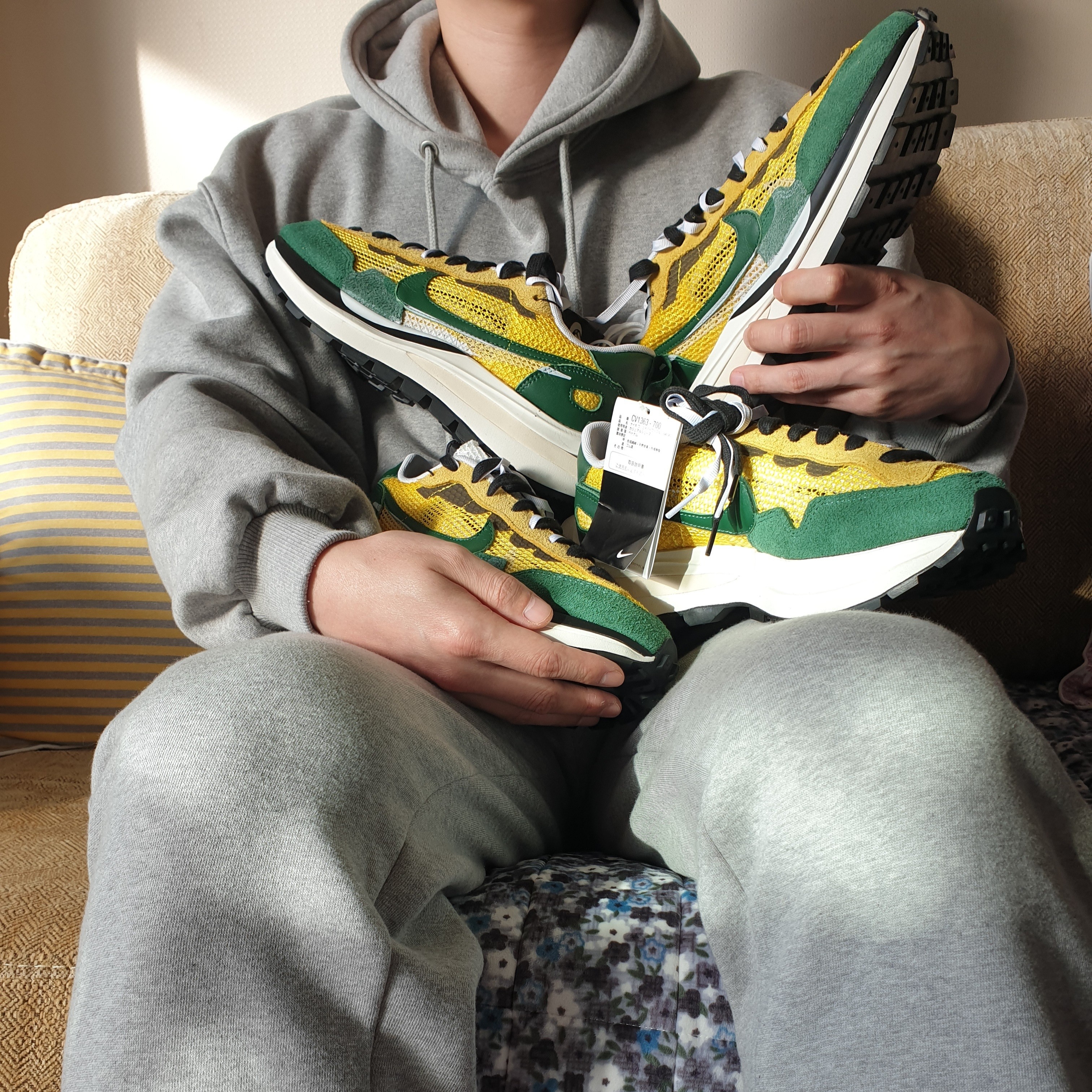 Nike x Sacai VaporWaffle Tour Yellow & Gorge Green Sail 착용 스타일