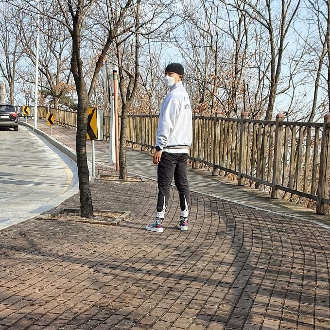 Converse x Fear of God Essentials Skid Grip Hi, IAB Studio Half Zip Pullover Light Gray 착용 스타일 - 2
